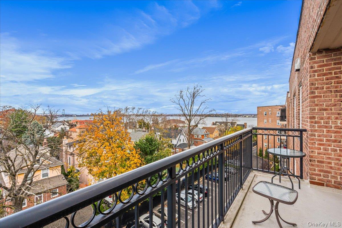 #10 photo, 16201 Powells Cove Boulevard, Beechhurst , NY 11357