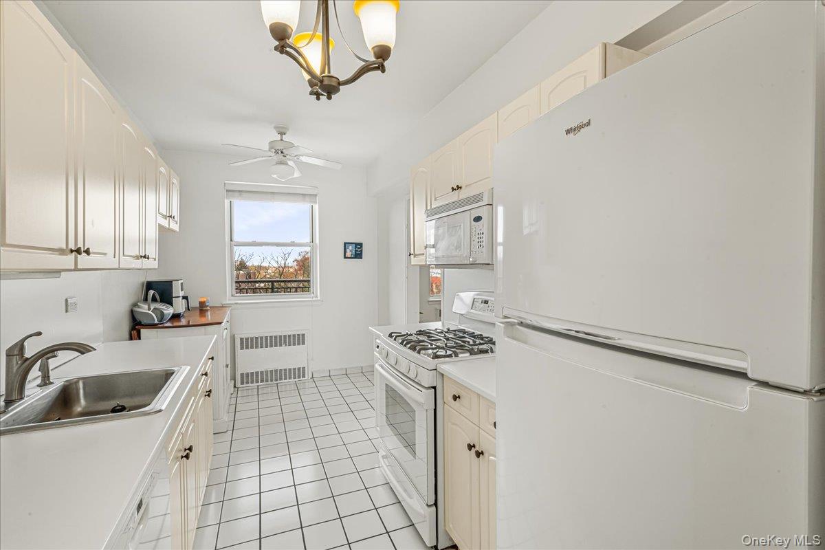 #15 photo, 16201 Powells Cove Boulevard, Beechhurst , NY 11357