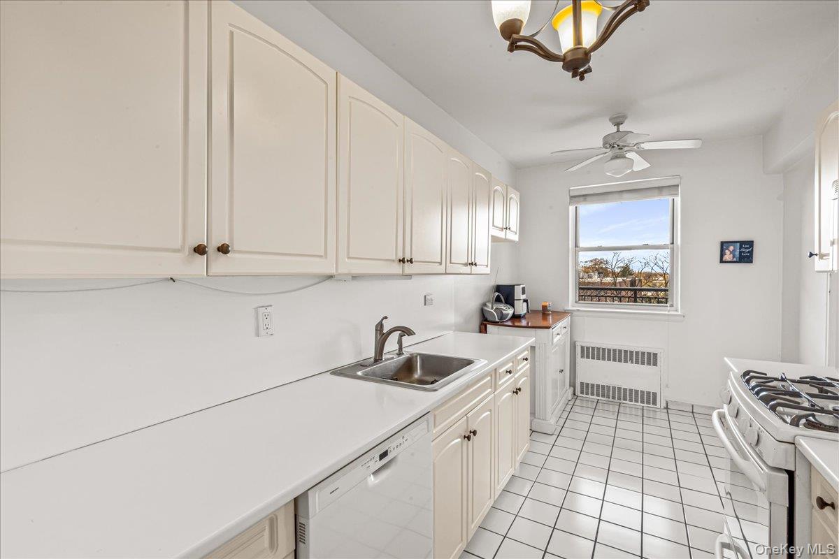 #16 photo, 16201 Powells Cove Boulevard, Beechhurst , NY 11357