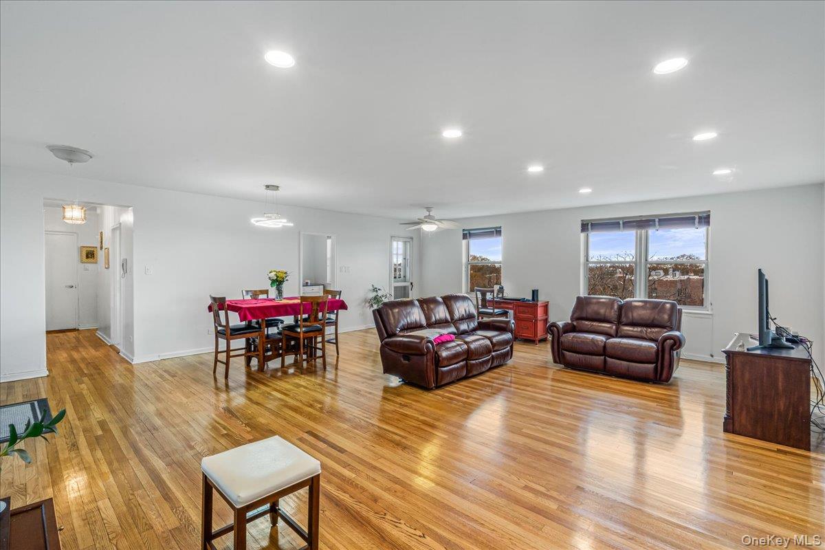 #6 photo, 16201 Powells Cove Boulevard, Beechhurst , NY 11357