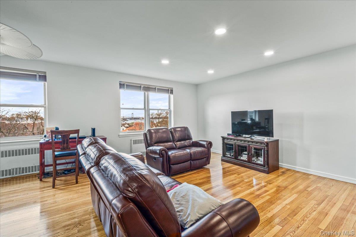 #7 photo, 16201 Powells Cove Boulevard, Beechhurst , NY 11357