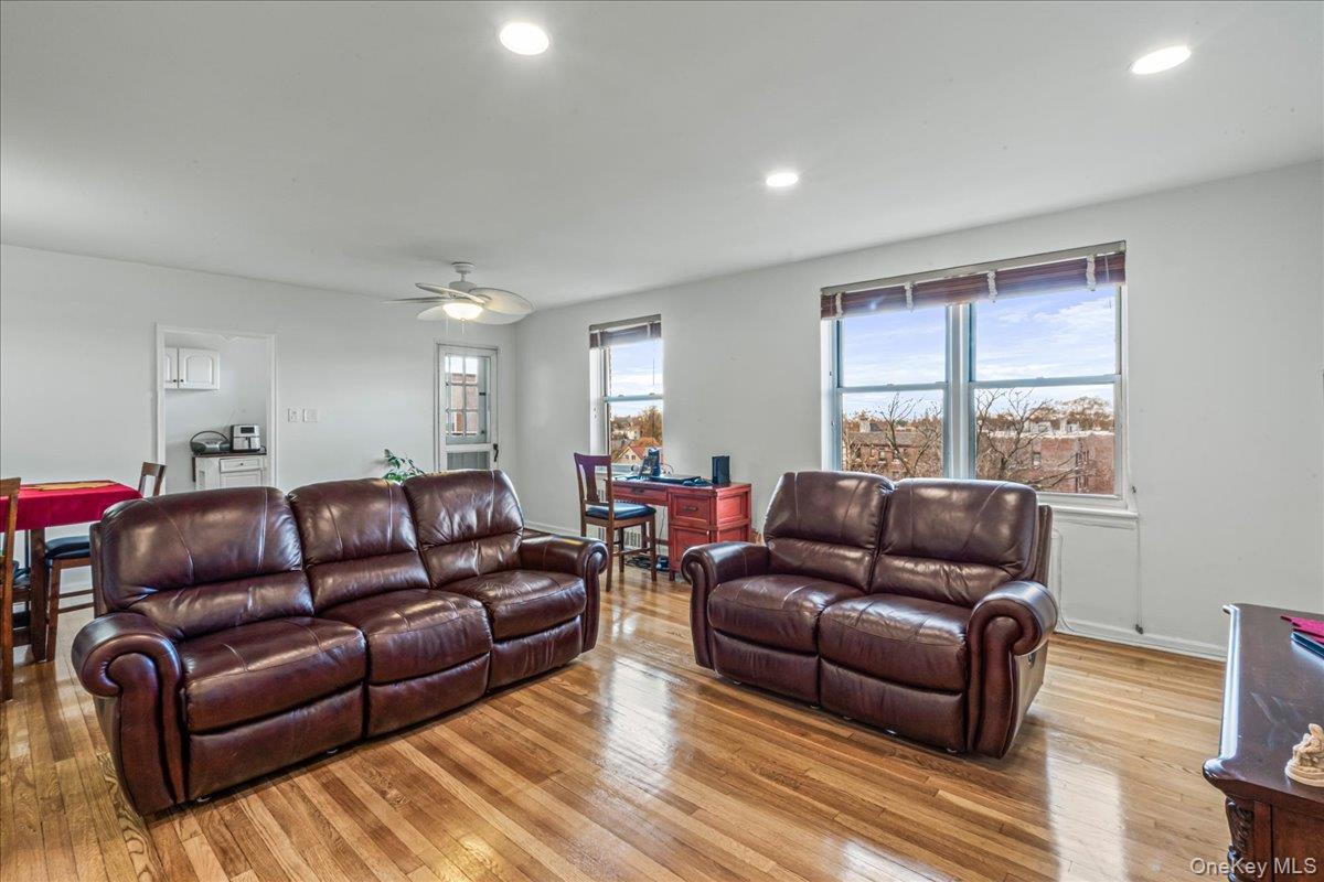 #8 photo, 16201 Powells Cove Boulevard, Beechhurst , NY 11357