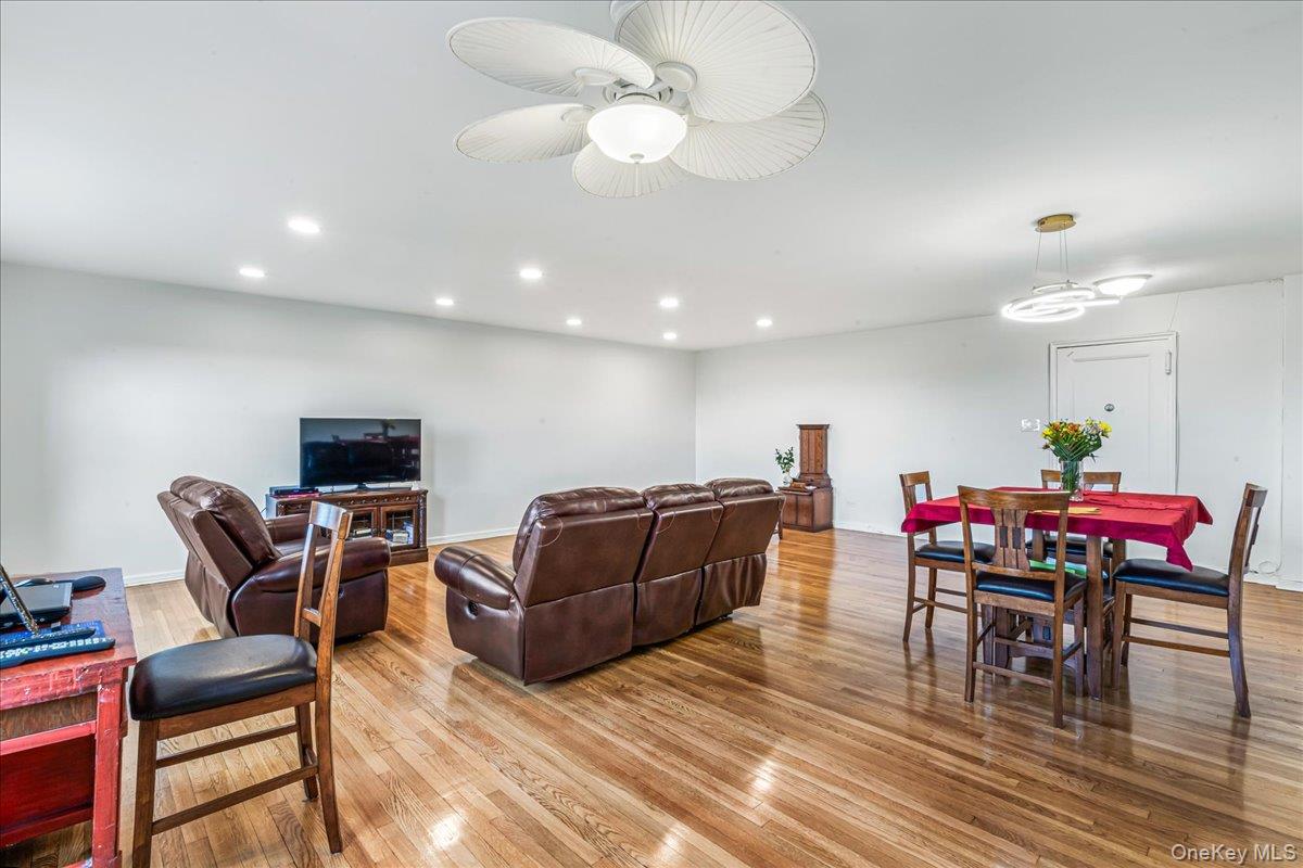 #9 photo, 16201 Powells Cove Boulevard, Beechhurst , NY 11357