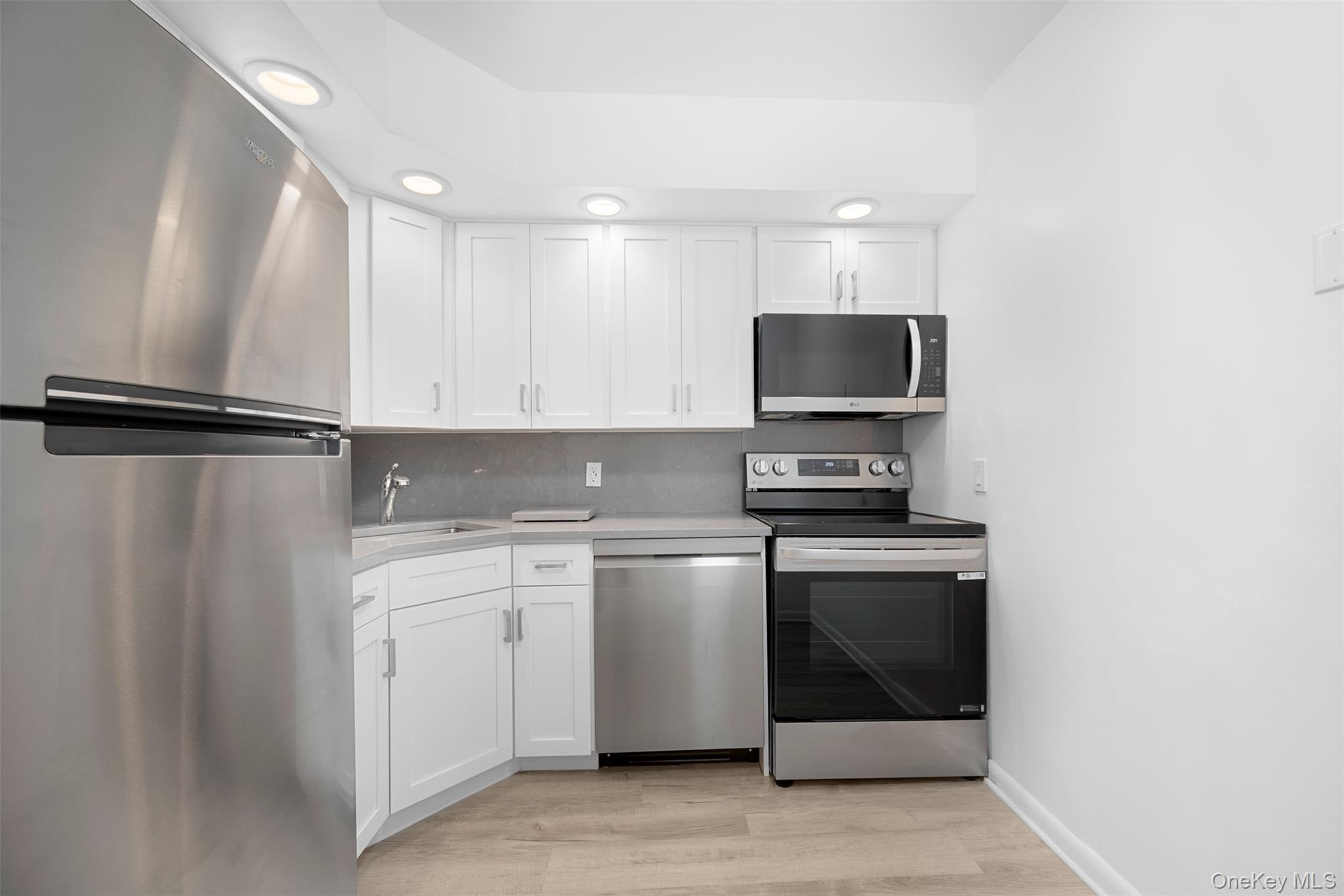 #16 photo, 141 Great Neck Road, Great Neck , NY 11021