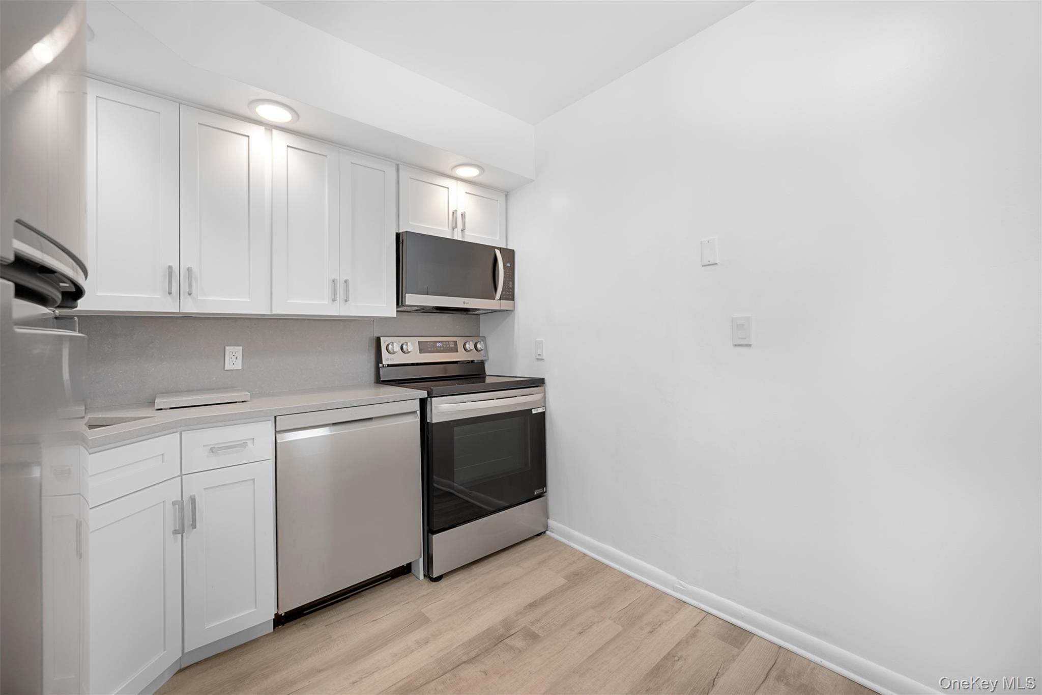 #18 photo, 141 Great Neck Road, Great Neck , NY 11021