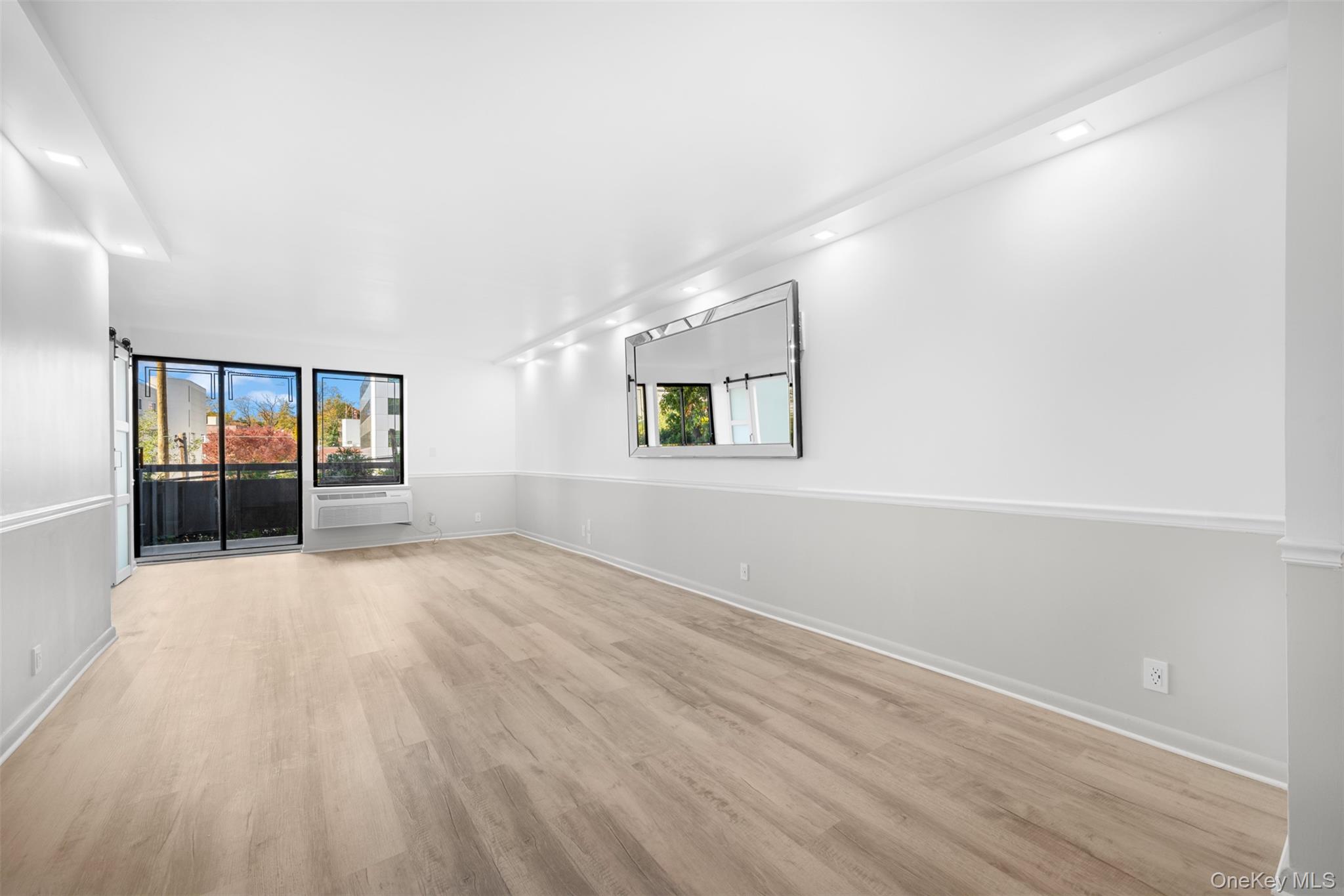 #9 photo, 141 Great Neck Road, Great Neck , NY 11021