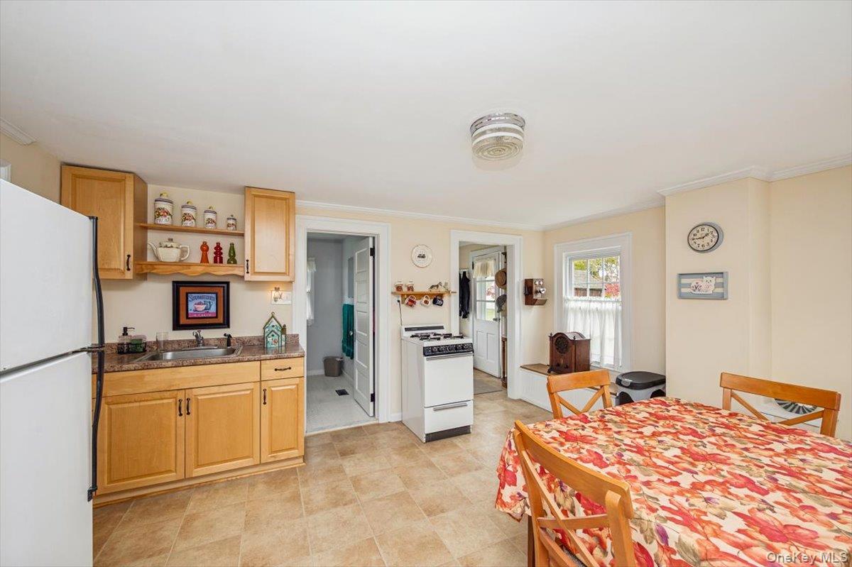 #11 photo, 811 Locust Avenue, Bohemia , NY 11716