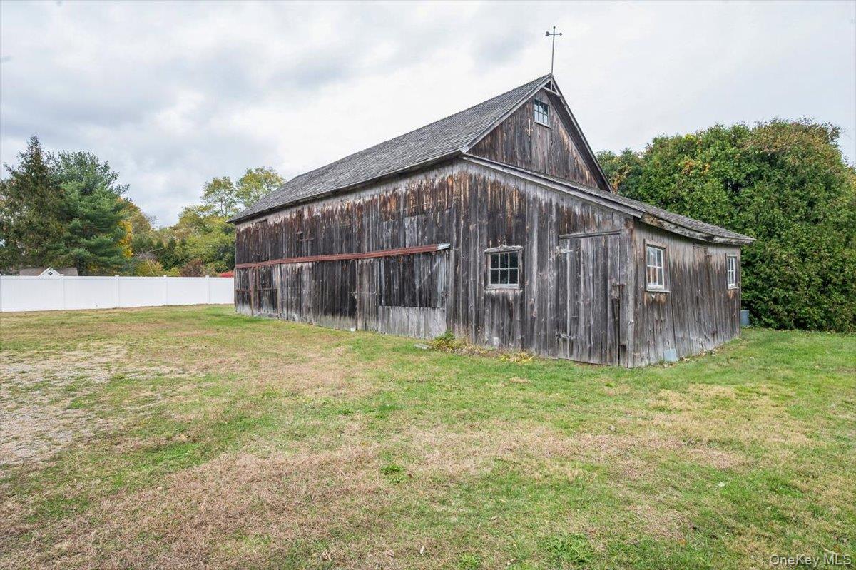 #4 photo, 811 Locust Avenue, Bohemia , NY 11716