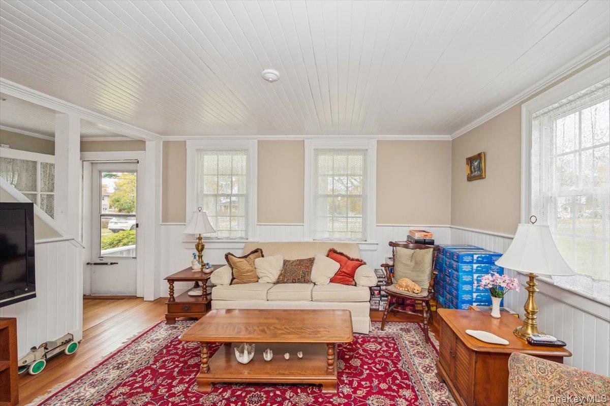 #7 photo, 811 Locust Avenue, Bohemia , NY 11716