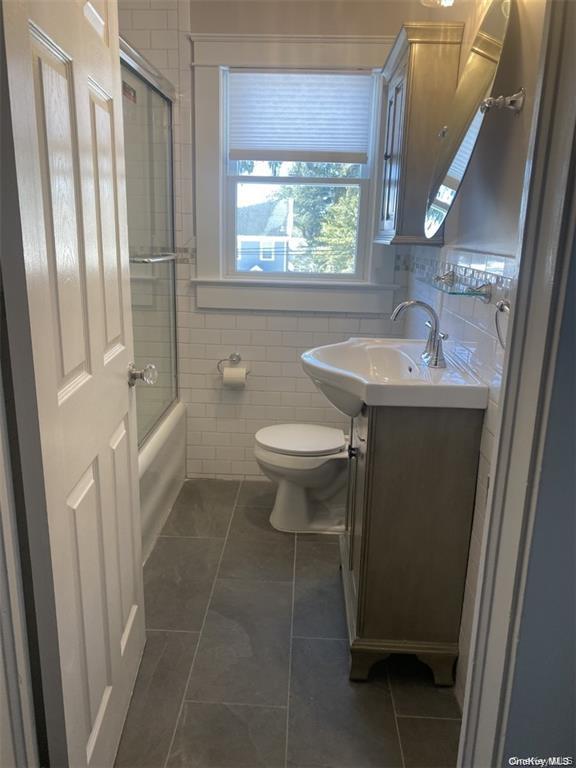 #8 photo, 2 William Street, Glen Head , NY 11545