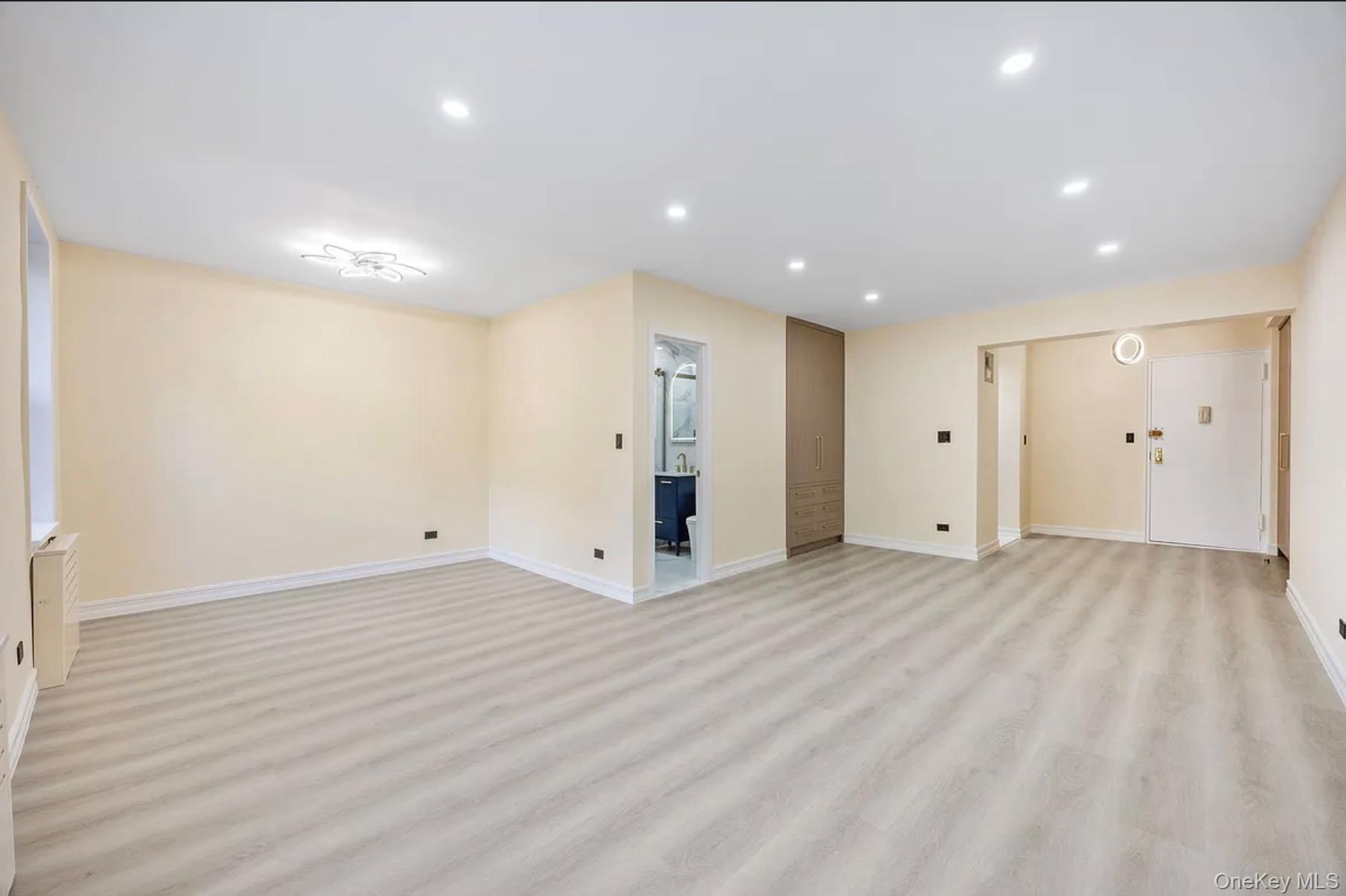 #1 photo, 100-25 Queens Boulevard, Forest Hills , NY 11375