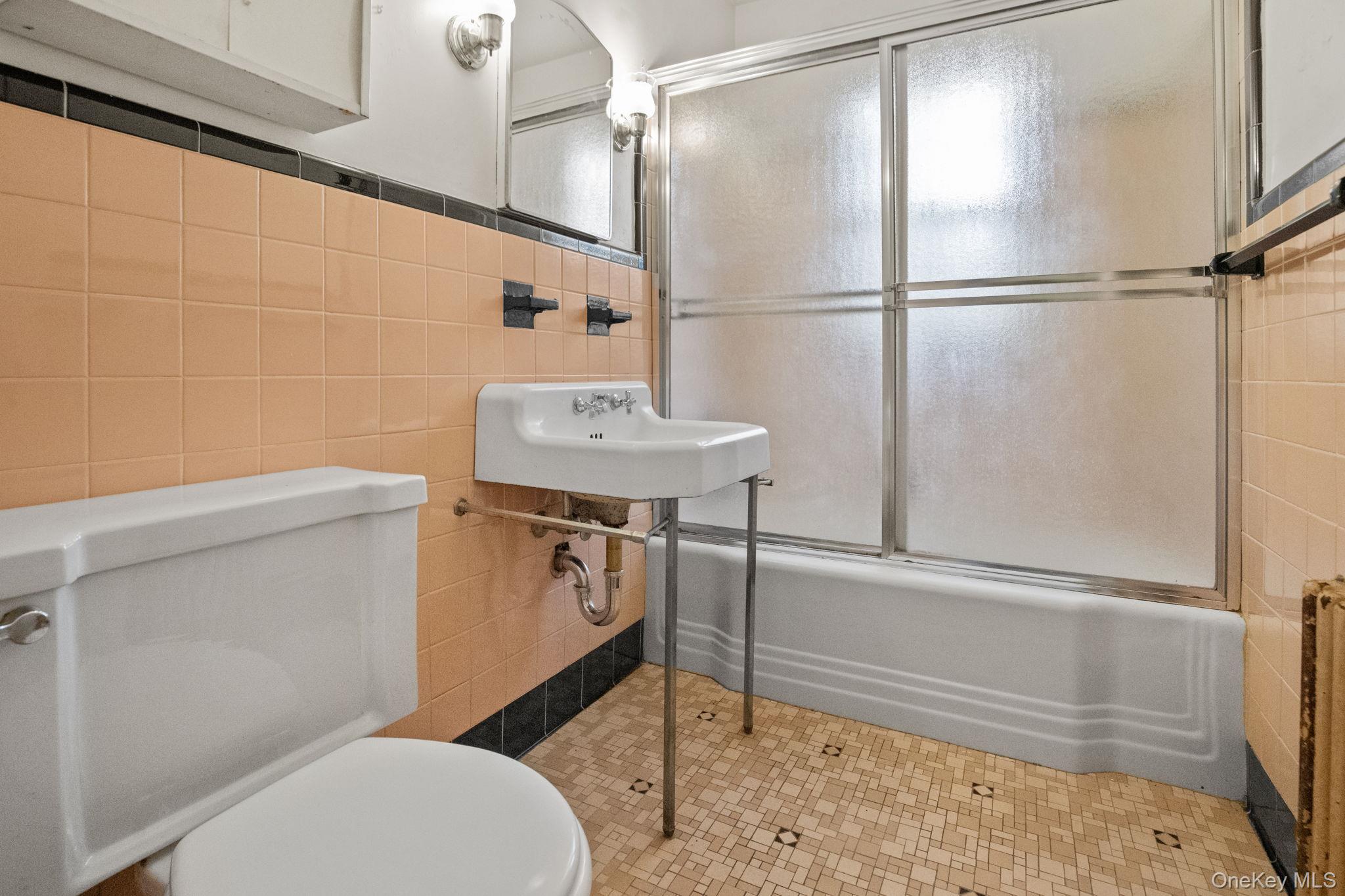 #11 photo, 8 Concord Avenue, Larchmont , NY 10538