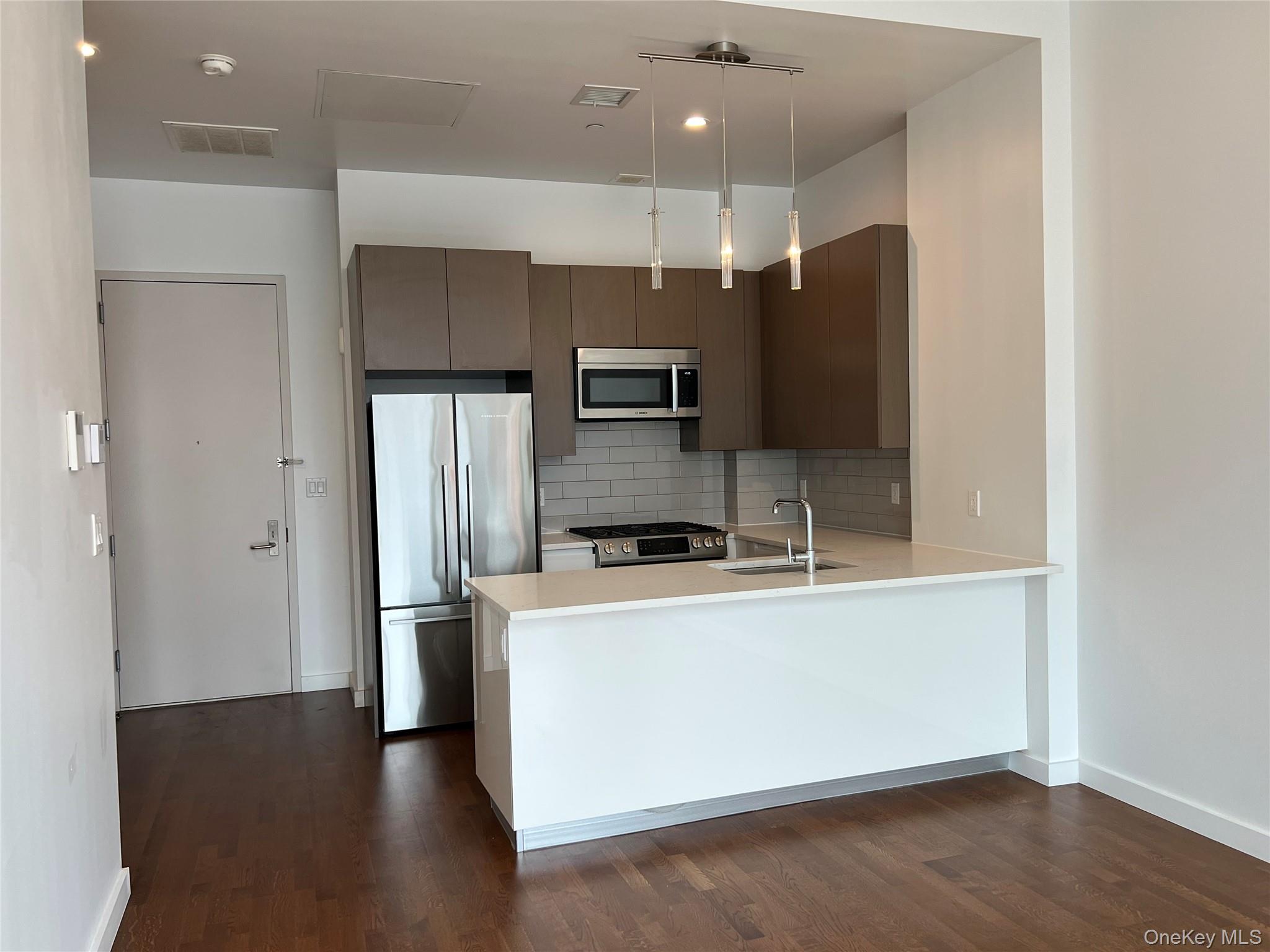 #7 photo, 27-17 42nd Road, Long Island City , NY 11101