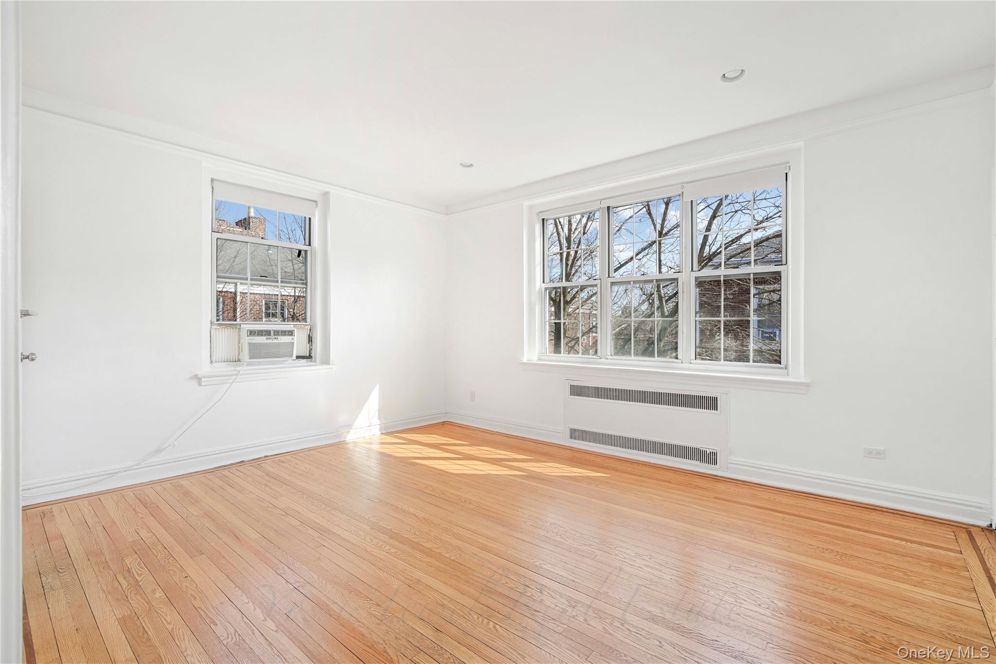 #5 photo, 1 Meadow, Woodmere , NY 11598