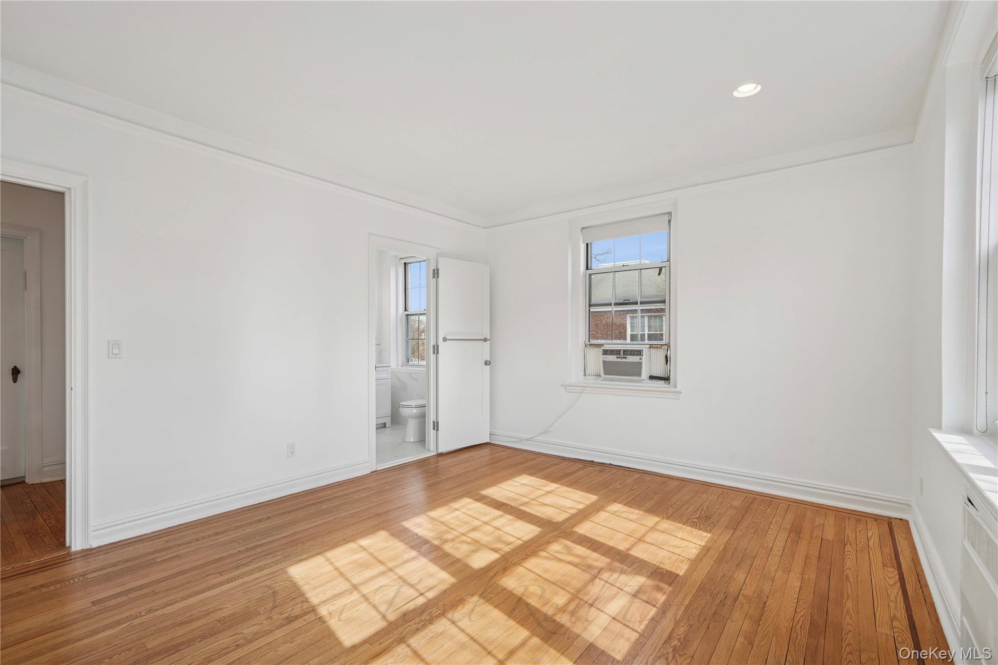 #7 photo, 1 Meadow, Woodmere , NY 11598