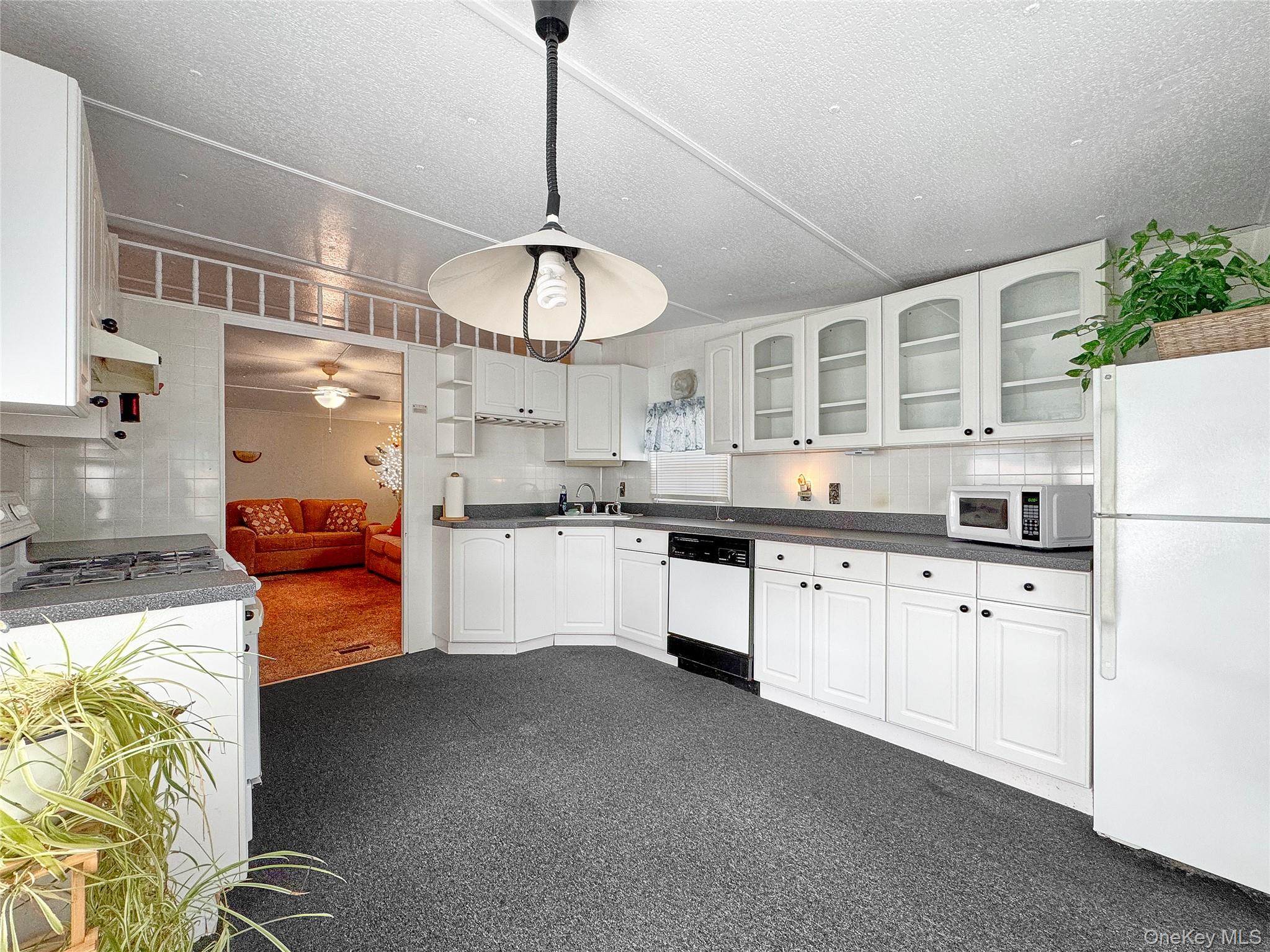 #4 photo, 1964 Riveroad Road, Riverhead , NY 11933