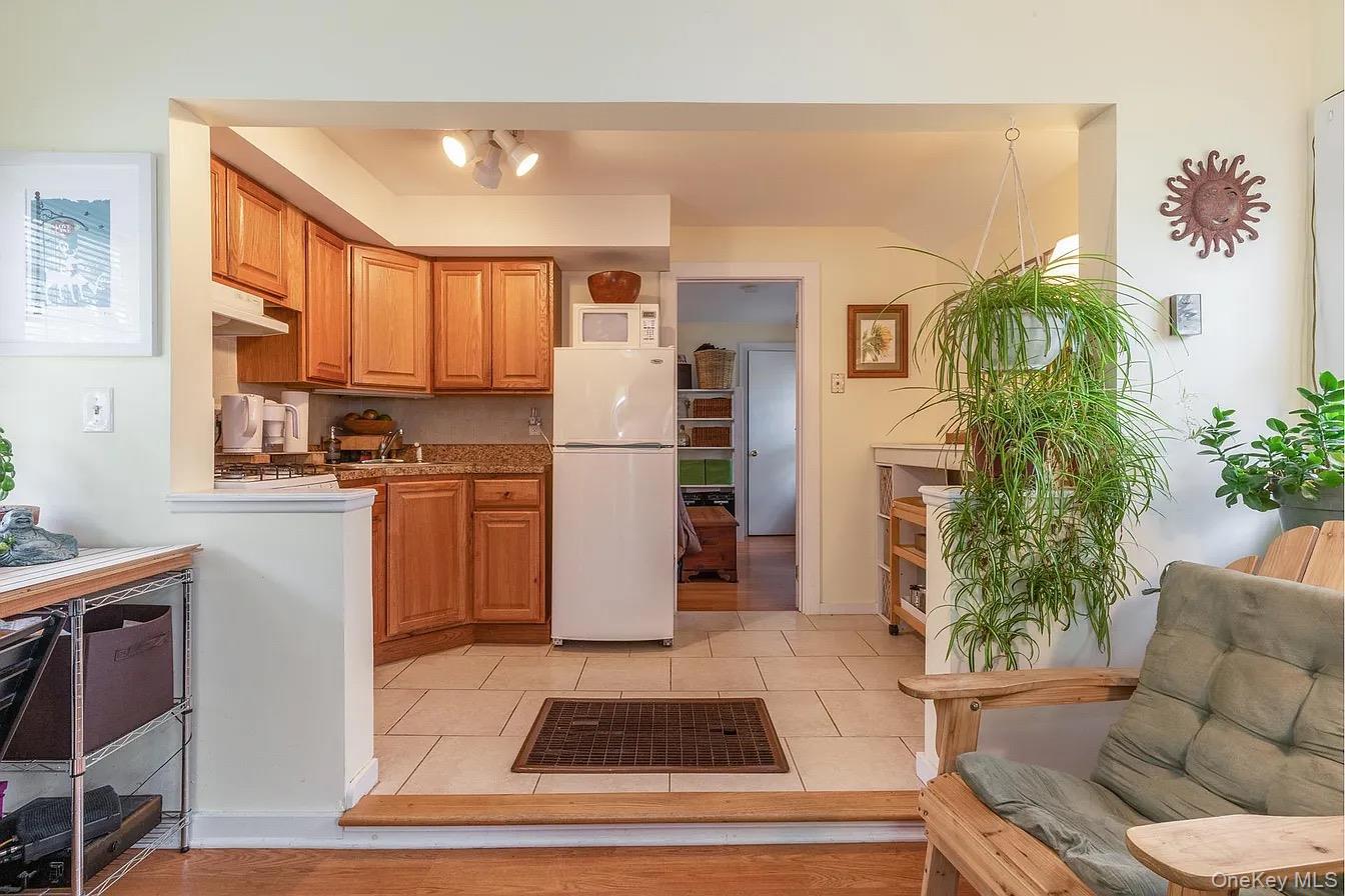 #3 photo, 560 Pacific Street, Mattituck , NY 11952