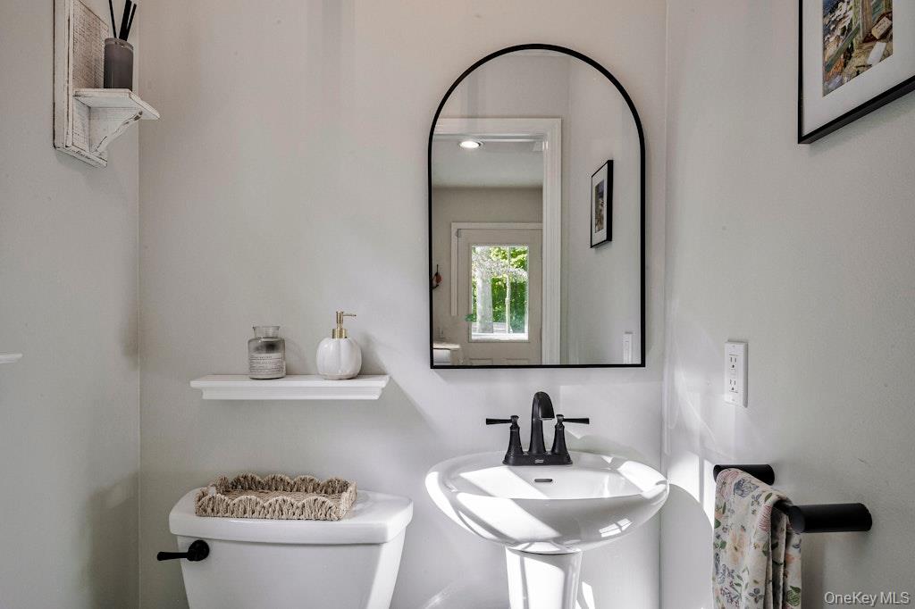 #13 photo, 5 Pebble Hill Court, Northport , NY 11768