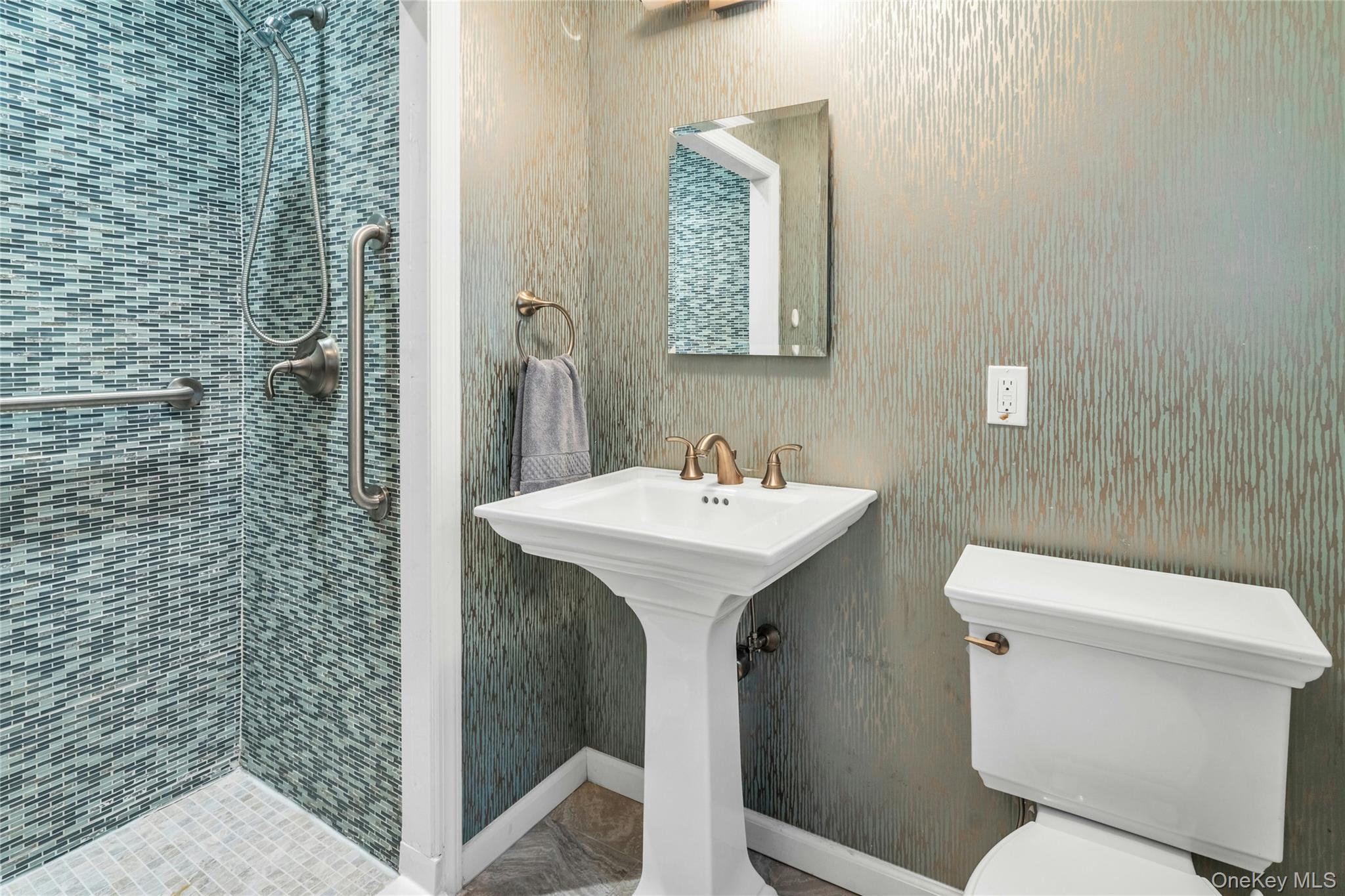 #17 photo, 36 Burton Avenue, Plainview , NY 11803