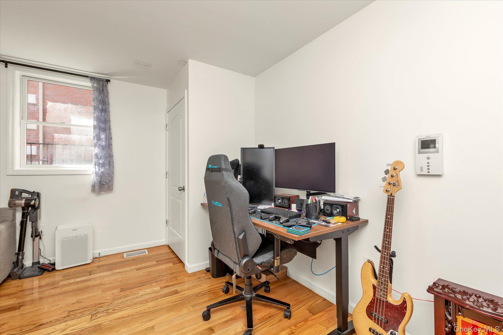 #7 photo, 40-38 194 Street, Bayside , NY 11358