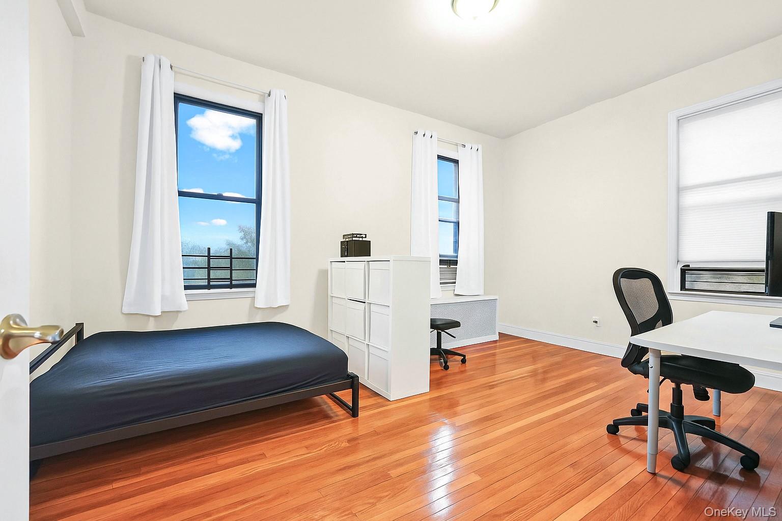 #10 photo, 115-25 Metropolitan Avenue, Kew Gardens , NY 11375