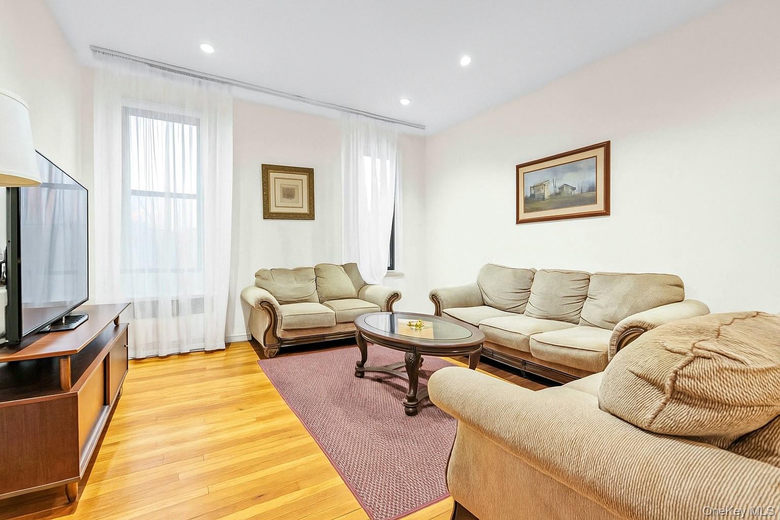 #3 photo, 115-25 Metropolitan Avenue, Kew Gardens , NY 11375