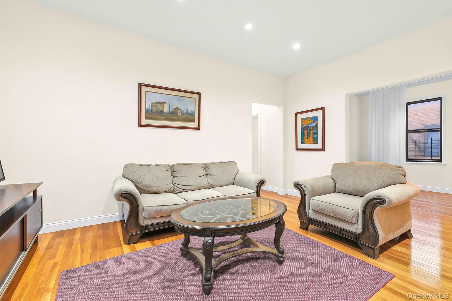 #4 photo, 115-25 Metropolitan Avenue, Kew Gardens , NY 11375