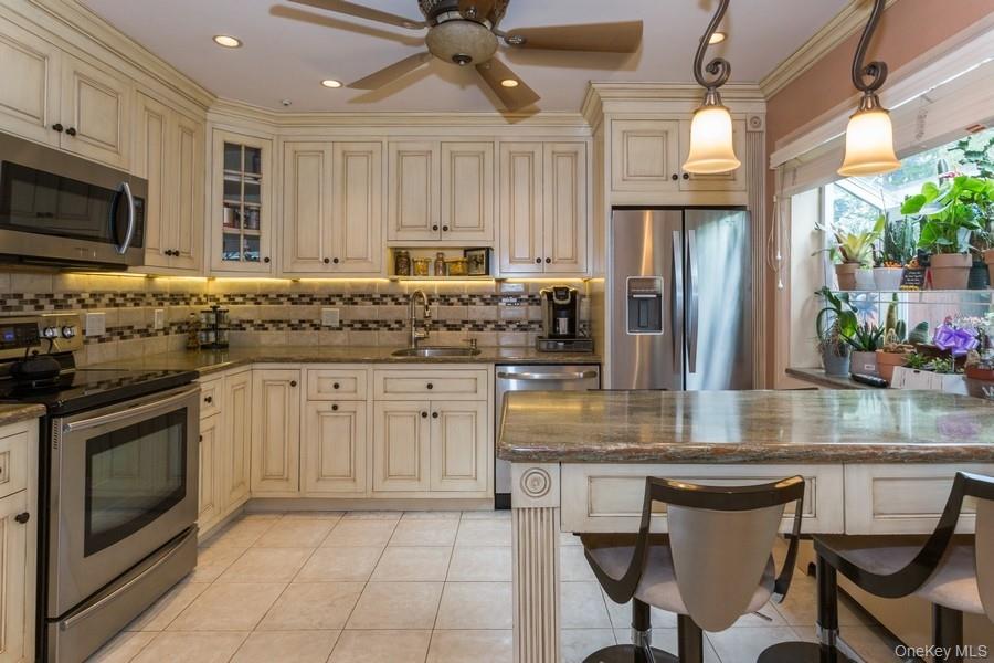 #2 photo, 183 Wickham Road, Garden City , NY 11530