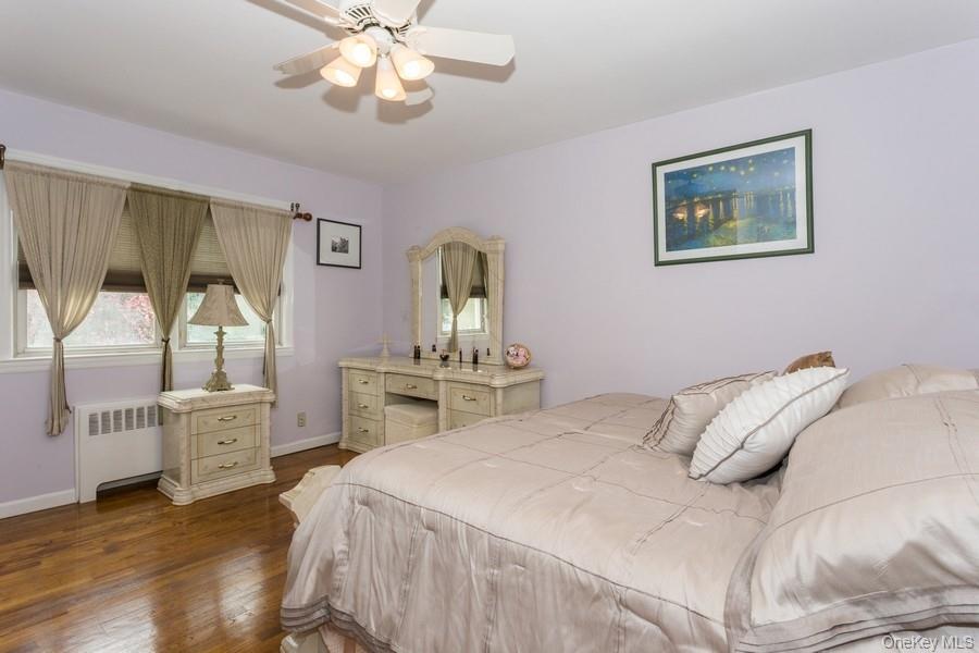 #4 photo, 183 Wickham Road, Garden City , NY 11530