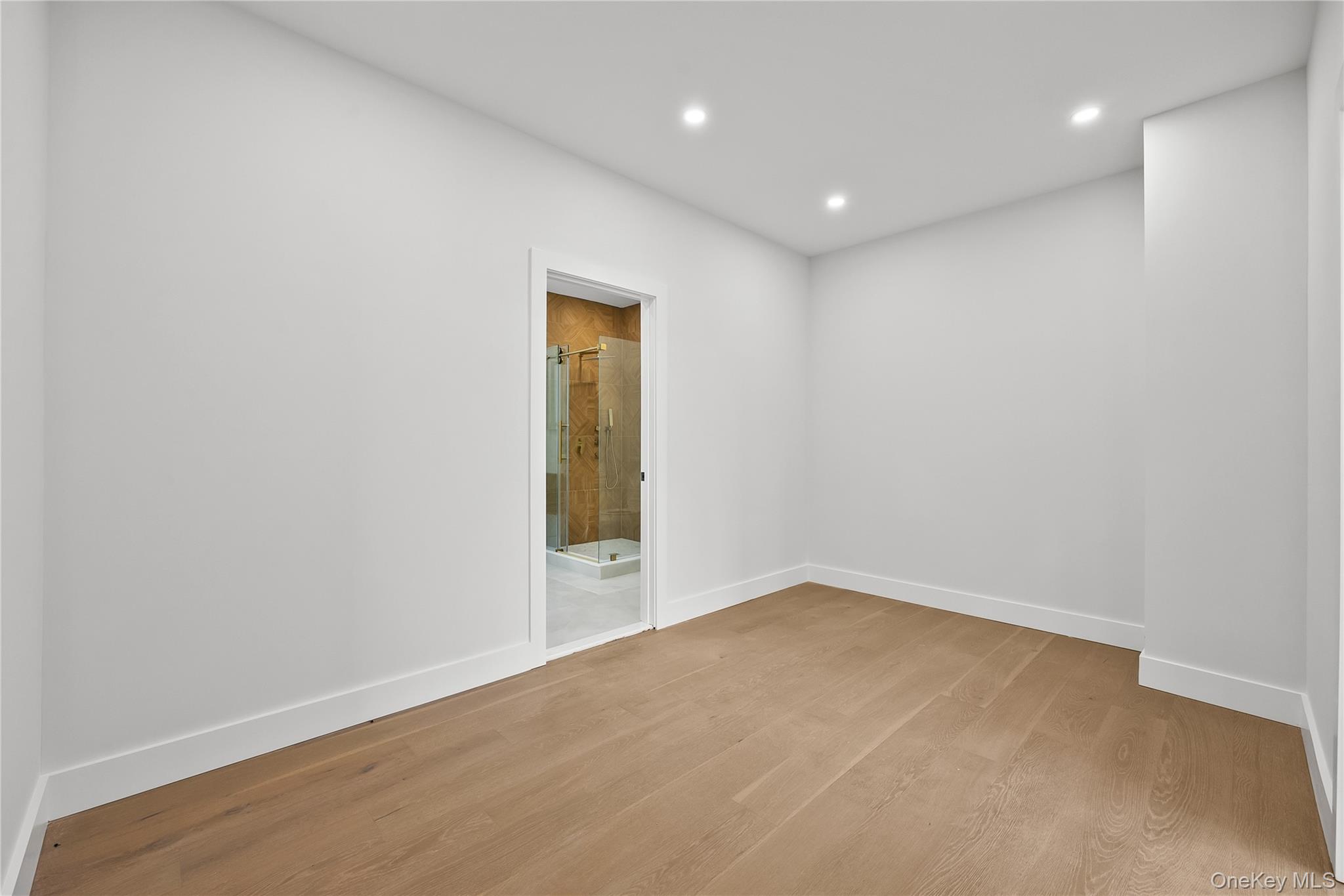 #20 photo, 48 Martin Lane, Westbury , NY 11590