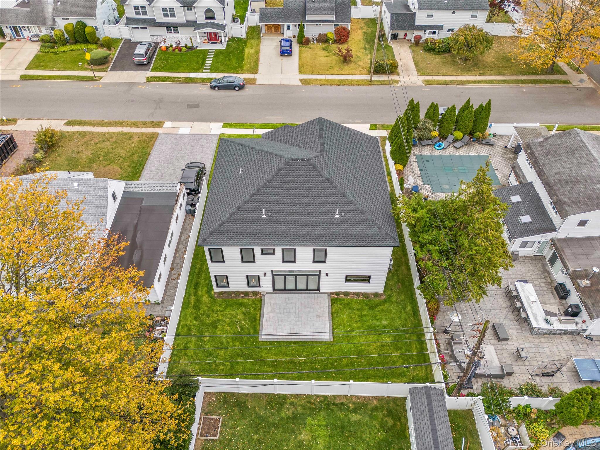 #4 photo, 48 Martin Lane, Westbury , NY 11590