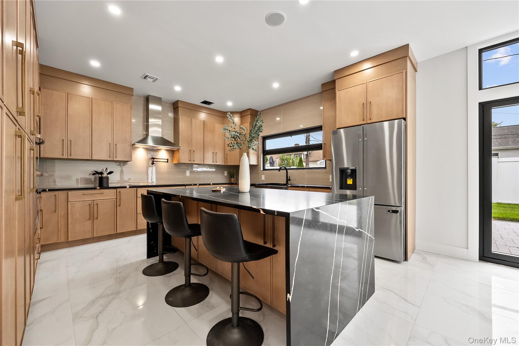 #6 photo, 48 Martin Lane, Westbury , NY 11590