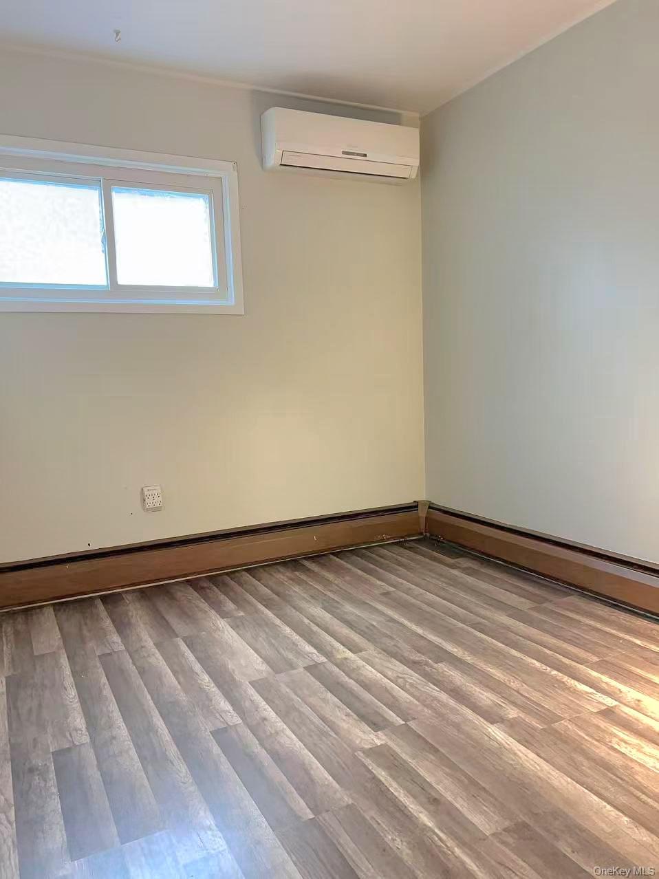 #11 photo, 35 Arch Lane, Hicksville , NY 11801