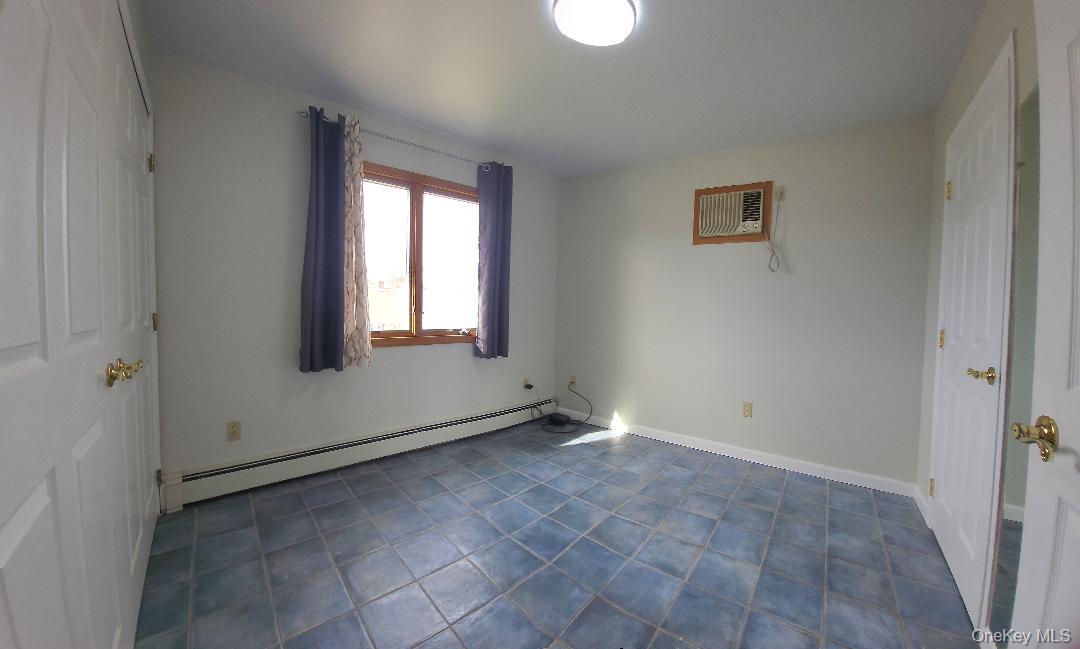 #17 photo, 35 Arch Lane, Hicksville , NY 11801