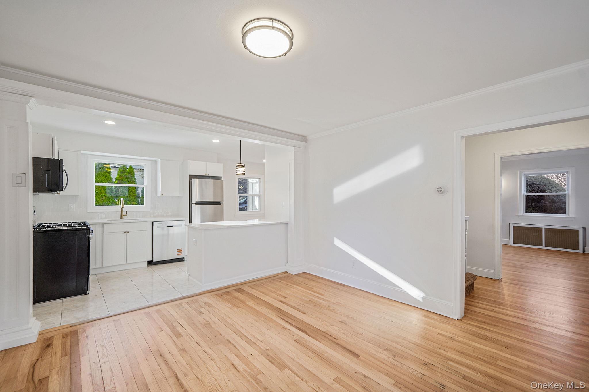 #13 photo, 25 Oxford Drive, Freeport , NY 11520