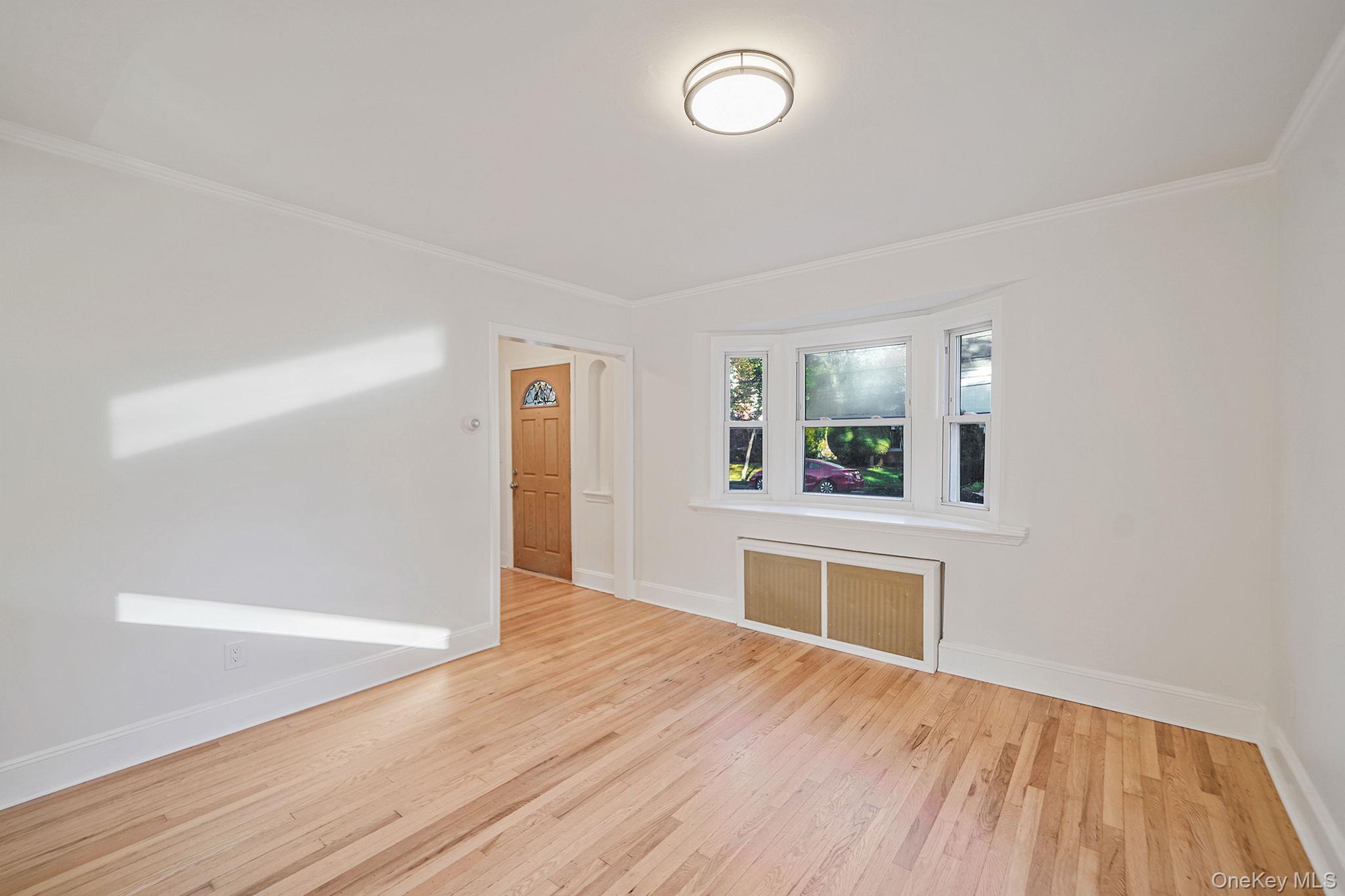 #14 photo, 25 Oxford Drive, Freeport , NY 11520