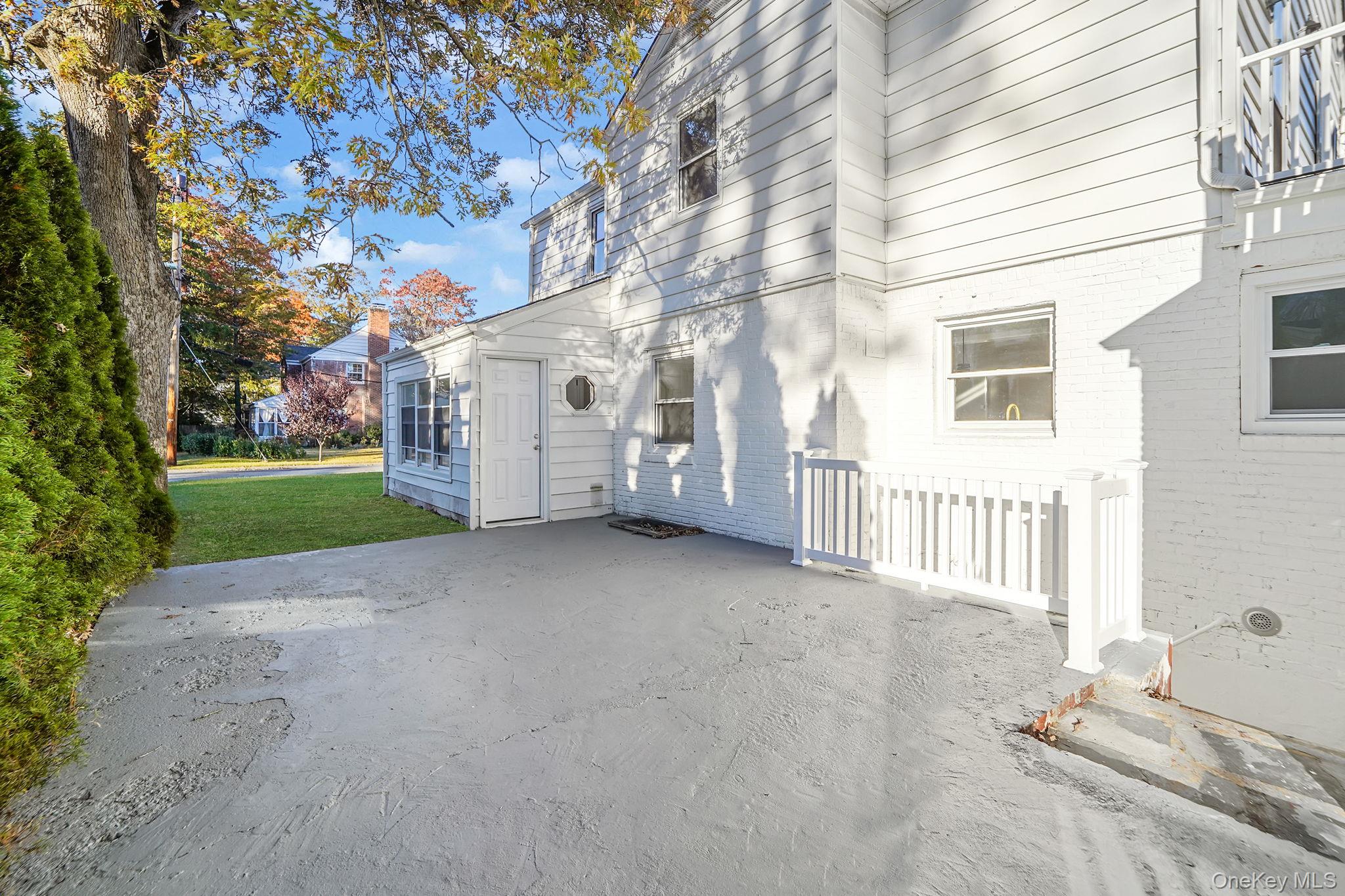 #4 photo, 25 Oxford Drive, Freeport , NY 11520