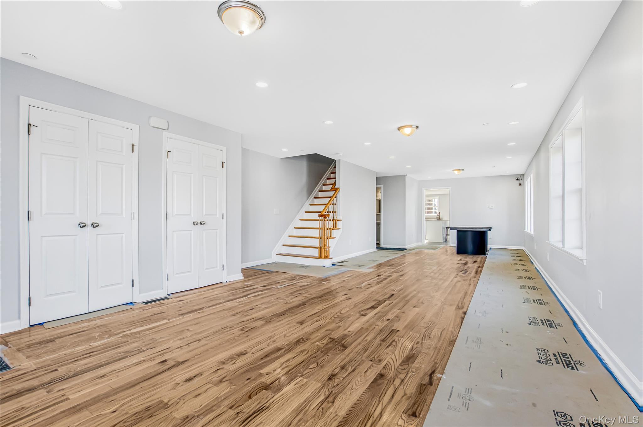 #1 photo, 911 Hicksville Road, Far Rockaway , NY 11691