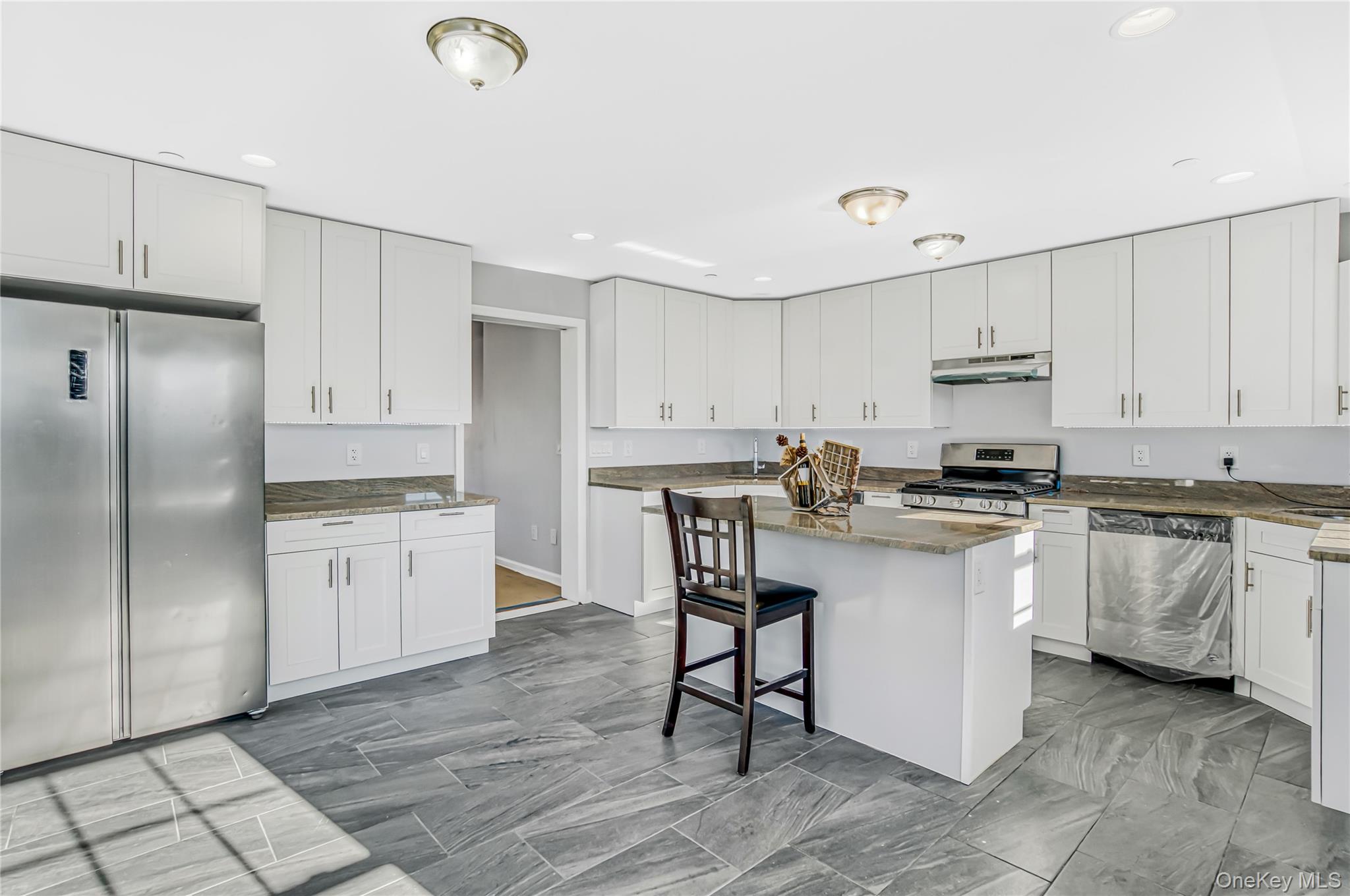 #10 photo, 911 Hicksville Road, Far Rockaway , NY 11691