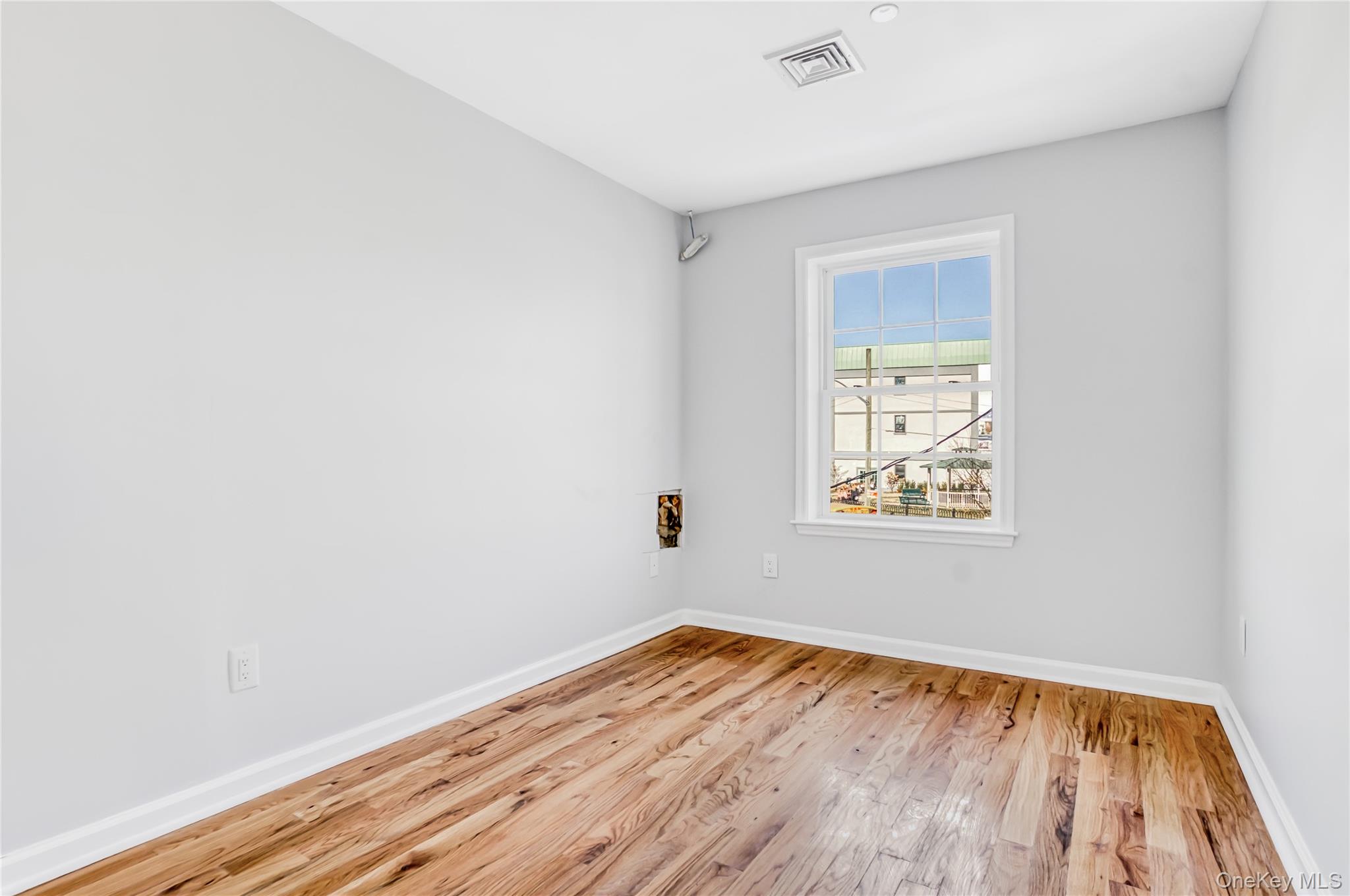 #12 photo, 911 Hicksville Road, Far Rockaway , NY 11691