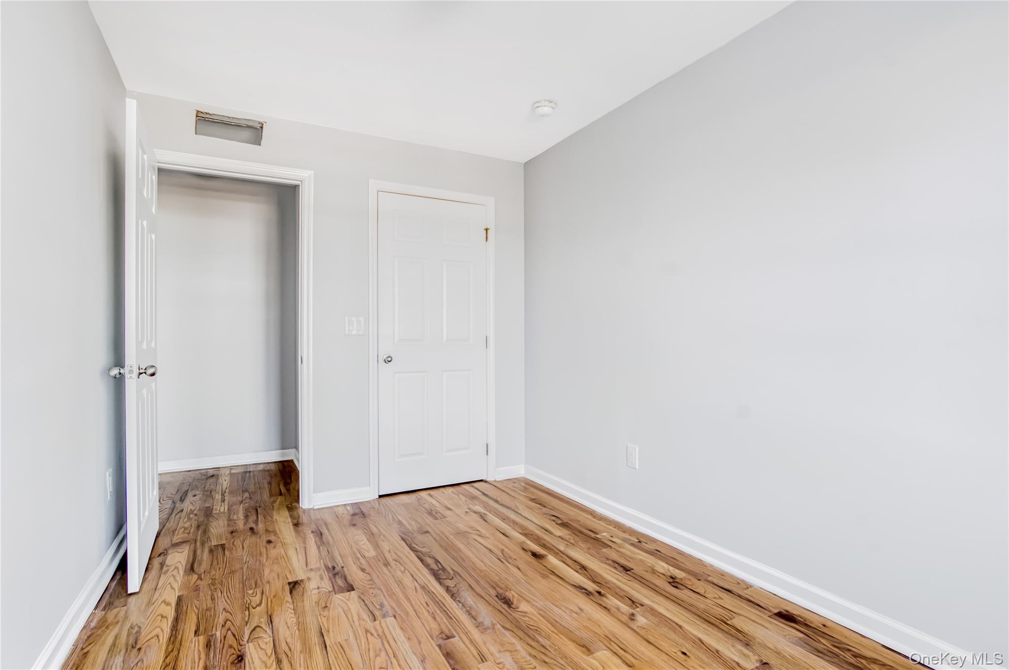 #13 photo, 911 Hicksville Road, Far Rockaway , NY 11691