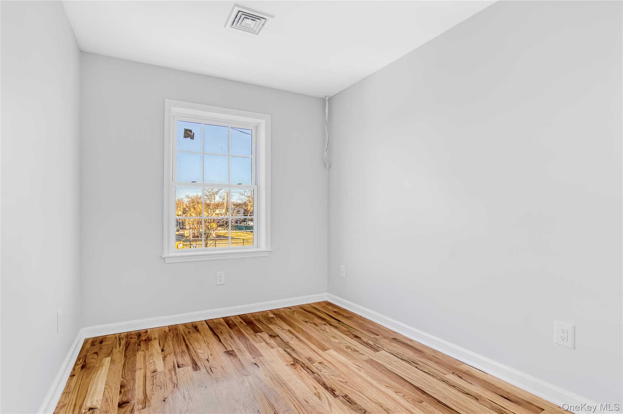 #14 photo, 911 Hicksville Road, Far Rockaway , NY 11691