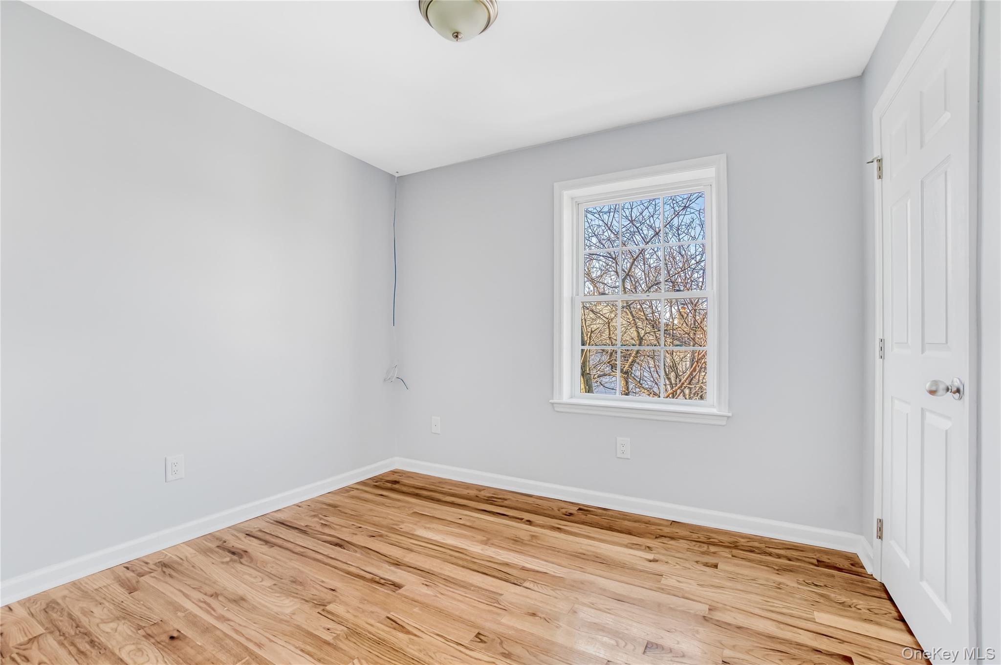 #16 photo, 911 Hicksville Road, Far Rockaway , NY 11691