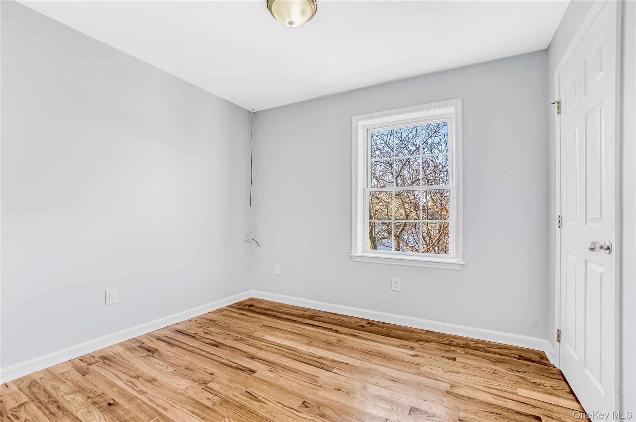 #17 photo, 911 Hicksville Road, Far Rockaway , NY 11691