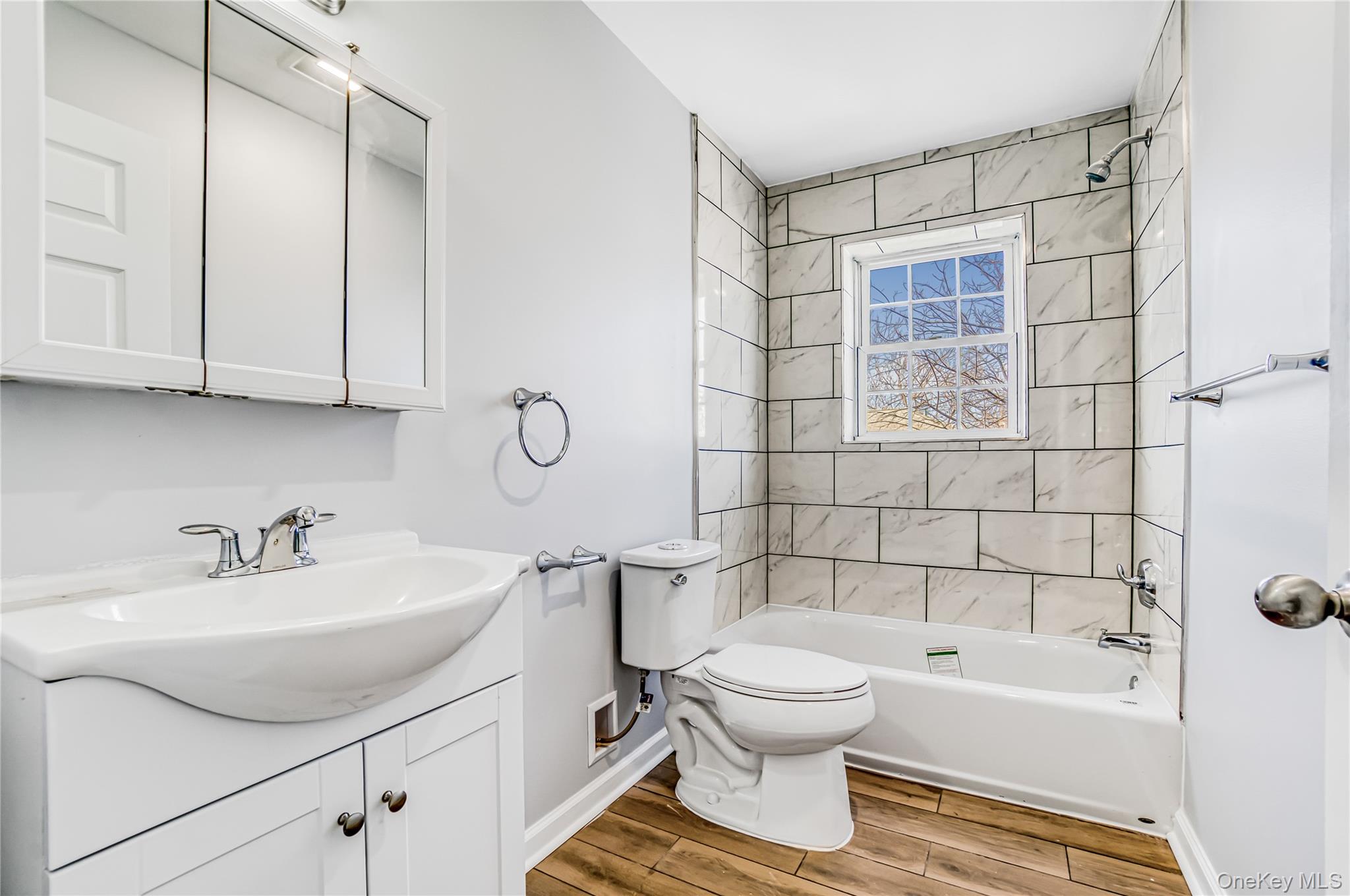 #19 photo, 911 Hicksville Road, Far Rockaway , NY 11691