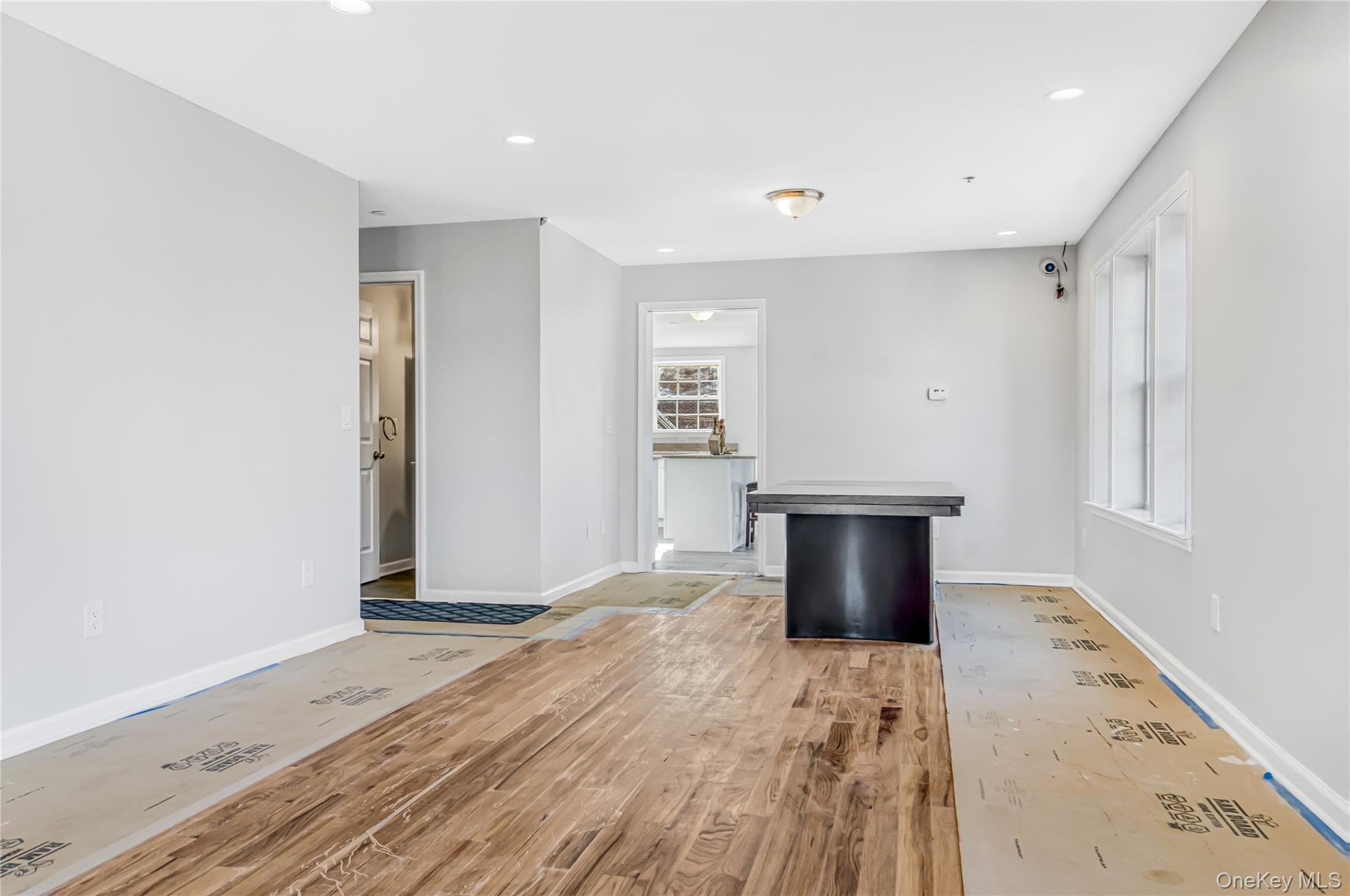 #3 photo, 911 Hicksville Road, Far Rockaway , NY 11691