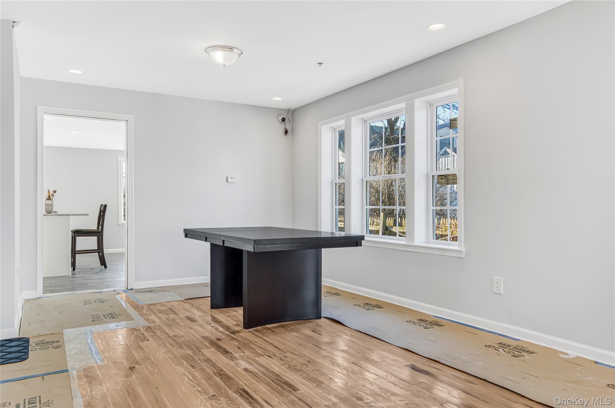 #4 photo, 911 Hicksville Road, Far Rockaway , NY 11691