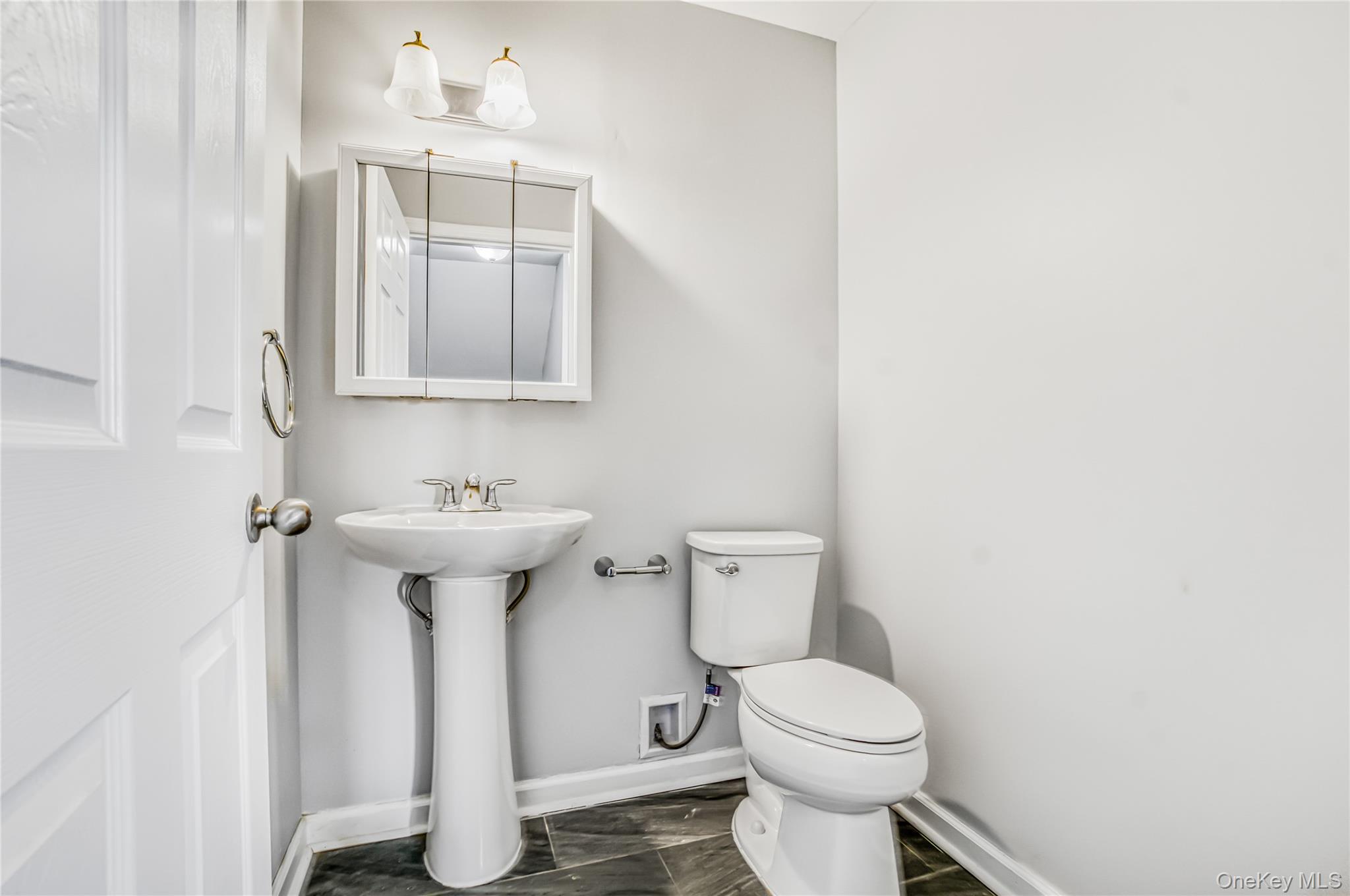 #5 photo, 911 Hicksville Road, Far Rockaway , NY 11691