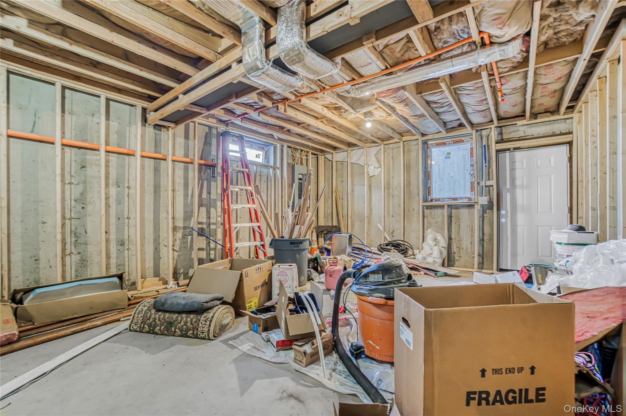 #6 photo, 911 Hicksville Road, Far Rockaway , NY 11691