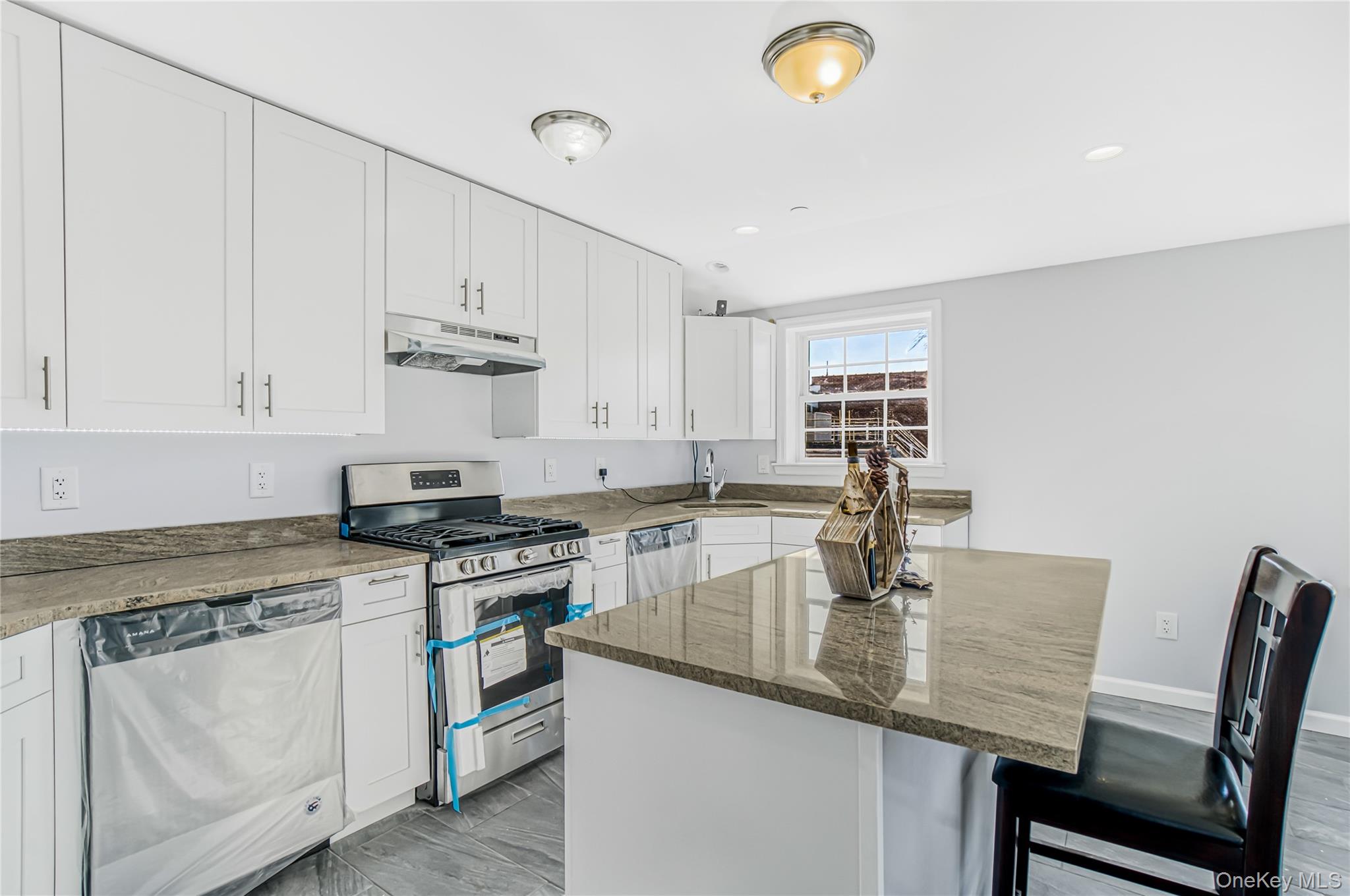 #8 photo, 911 Hicksville Road, Far Rockaway , NY 11691